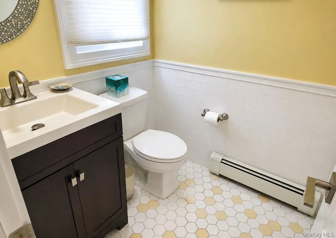 Main Floor Full Bathroom Main Floor Full Bathroom