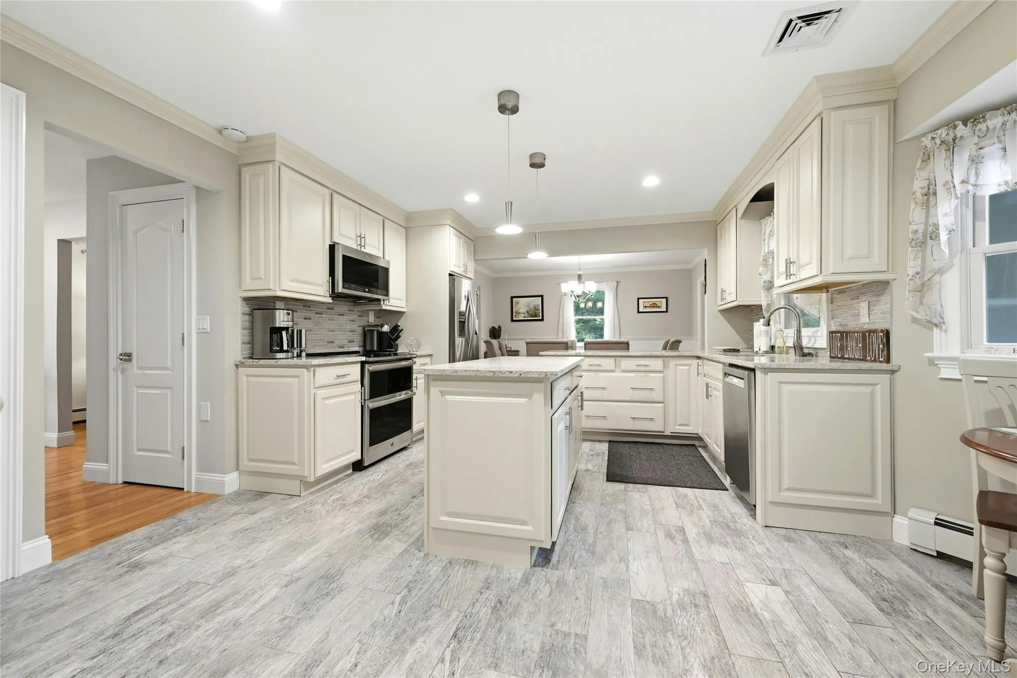 135 Oakwood Road, Brookhaven, NY, 4 Bedrooms Bedrooms, 10 Rooms Rooms,3 BathroomsBathrooms,Residential,For Rent,Oakwood,0,1021854 135 Oakwood Road, Brookhaven, NY, 4 Bedrooms Bedrooms, 10 Rooms Rooms,3 BathroomsBathrooms,Residential,For Rent,Oakwood,0,1021854