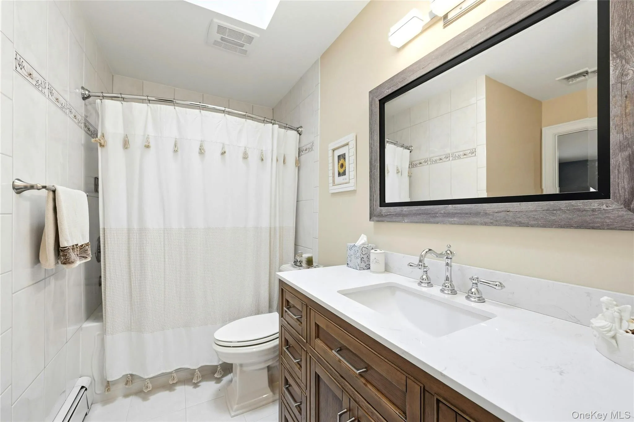 Well Appointed Second Floor Full/Guest Bathroom. Well Appointed Second Floor Full/Guest Bathroom.