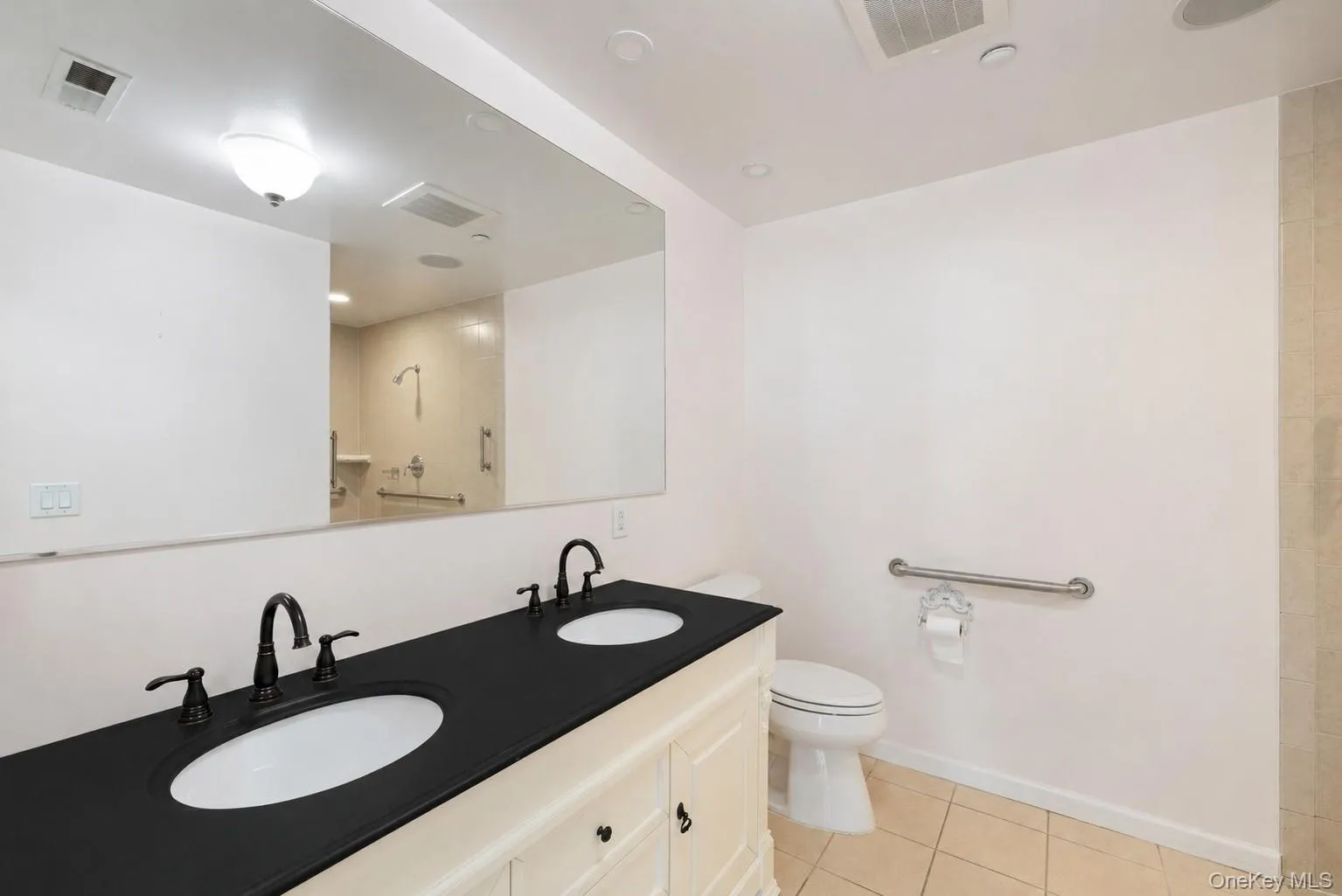 1321 Round Pointe Drive, Haverstraw, NY, 1 Bedroom Bedrooms, 5 Rooms Rooms,1 BathroomBathrooms,Residential,For Rent,Round Pointe,0,1021865 1321 Round Pointe Drive, Haverstraw, NY, 1 Bedroom Bedrooms, 5 Rooms Rooms,1 BathroomBathrooms,Residential,For Rent,Round Pointe,0,1021865