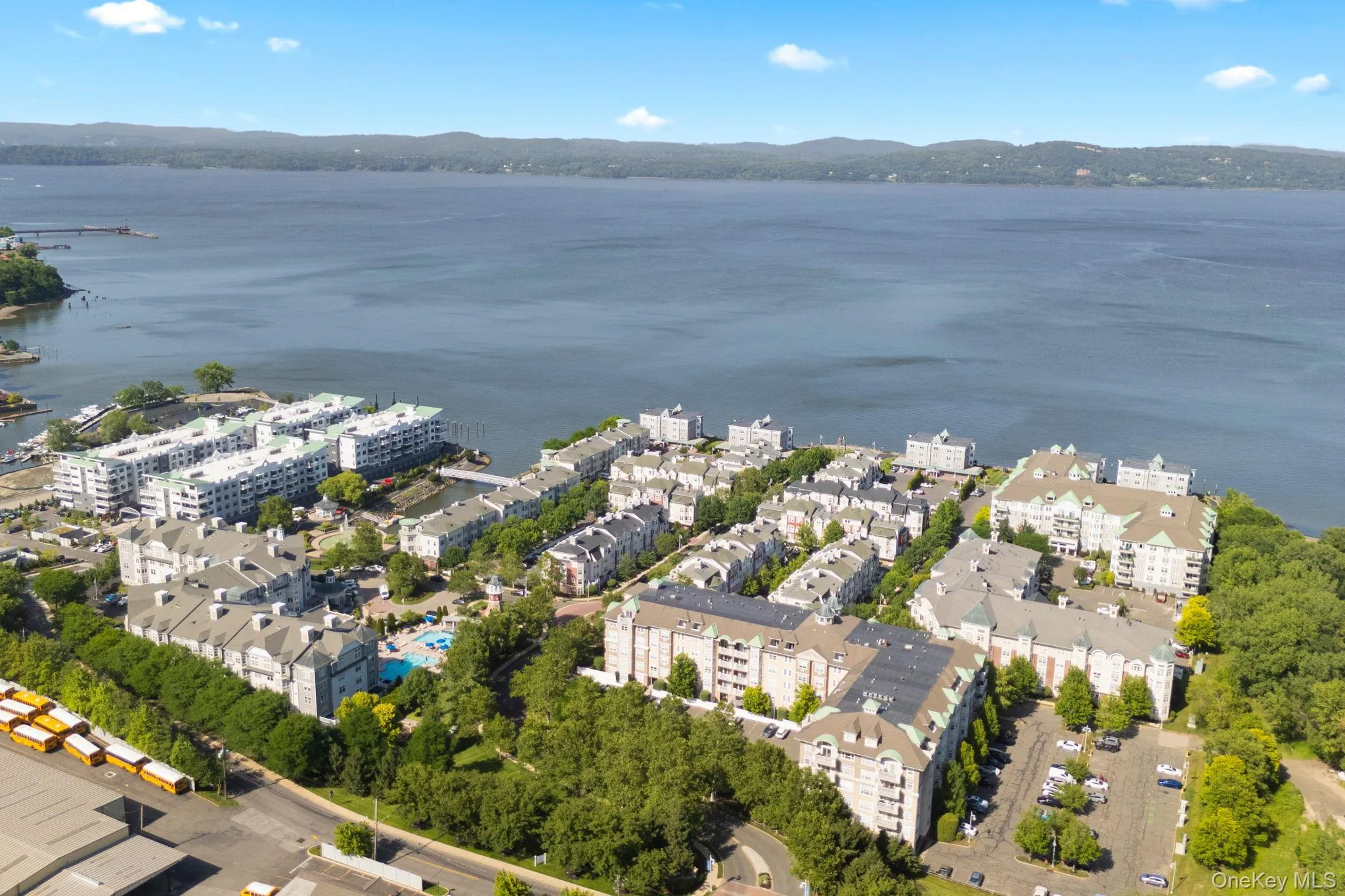1321 Round Pointe Drive, Haverstraw, NY, 1 Bedroom Bedrooms, 5 Rooms Rooms,1 BathroomBathrooms,Residential,For Rent,Round Pointe,0,1021865 1321 Round Pointe Drive, Haverstraw, NY, 1 Bedroom Bedrooms, 5 Rooms Rooms,1 BathroomBathrooms,Residential,For Rent,Round Pointe,0,1021865