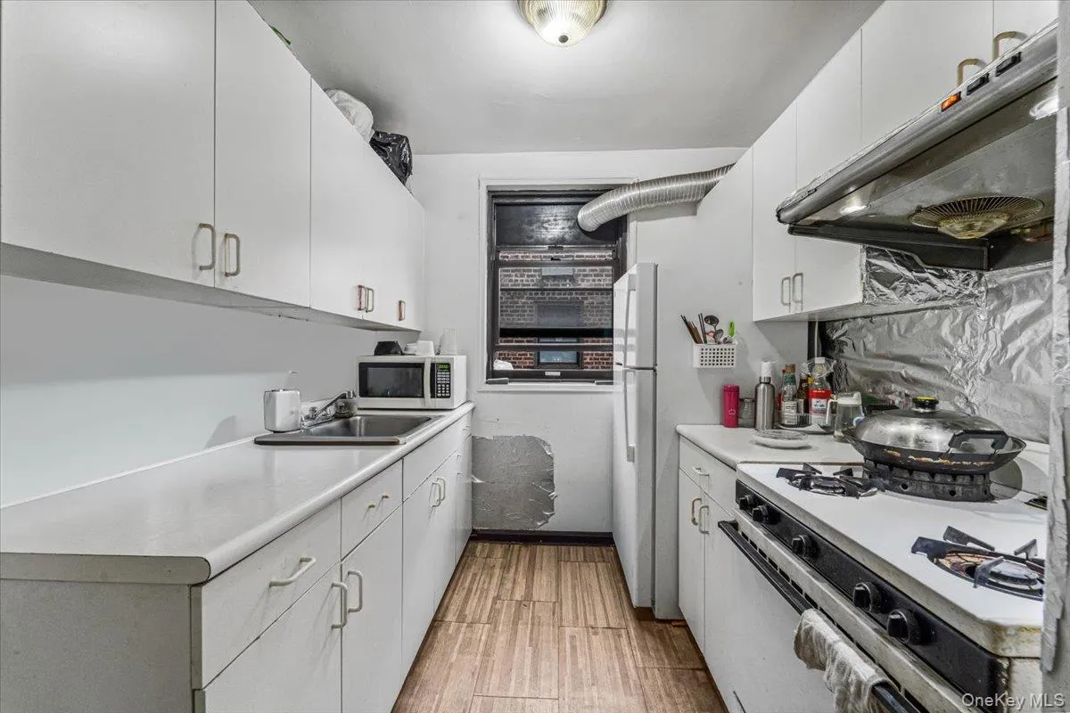 132-35 Sanford Avenue, New York, NY, 2 Bedrooms Bedrooms, 5 Rooms Rooms,1 BathroomBathrooms,Residential,For Rent,Sanford,0,1021867 132-35 Sanford Avenue, New York, NY, 2 Bedrooms Bedrooms, 5 Rooms Rooms,1 BathroomBathrooms,Residential,For Rent,Sanford,0,1021867