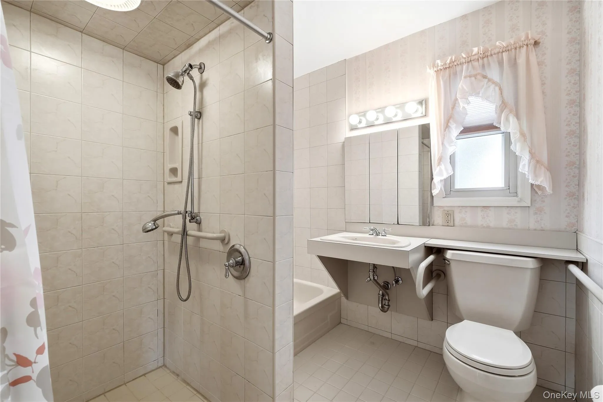398 Ocean Avenue, Oyster Bay, NY, 3 Bedrooms Bedrooms, 6 Rooms Rooms,1 BathroomBathrooms,Residential,For Rent,Ocean,0,1021869 398 Ocean Avenue, Oyster Bay, NY, 3 Bedrooms Bedrooms, 6 Rooms Rooms,1 BathroomBathrooms,Residential,For Rent,Ocean,0,1021869