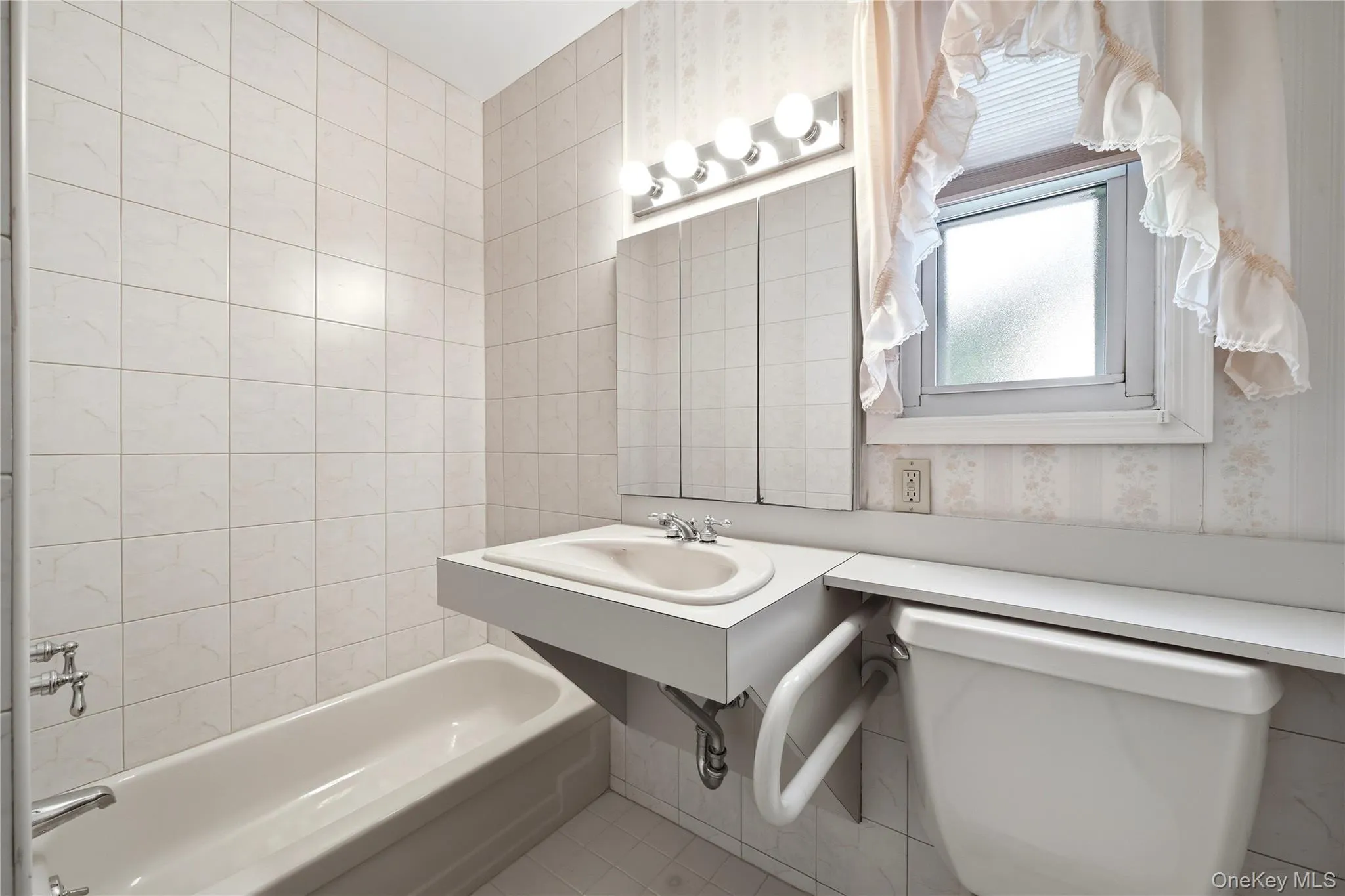 398 Ocean Avenue, Oyster Bay, NY, 3 Bedrooms Bedrooms, 6 Rooms Rooms,1 BathroomBathrooms,Residential,For Rent,Ocean,0,1021869 398 Ocean Avenue, Oyster Bay, NY, 3 Bedrooms Bedrooms, 6 Rooms Rooms,1 BathroomBathrooms,Residential,For Rent,Ocean,0,1021869