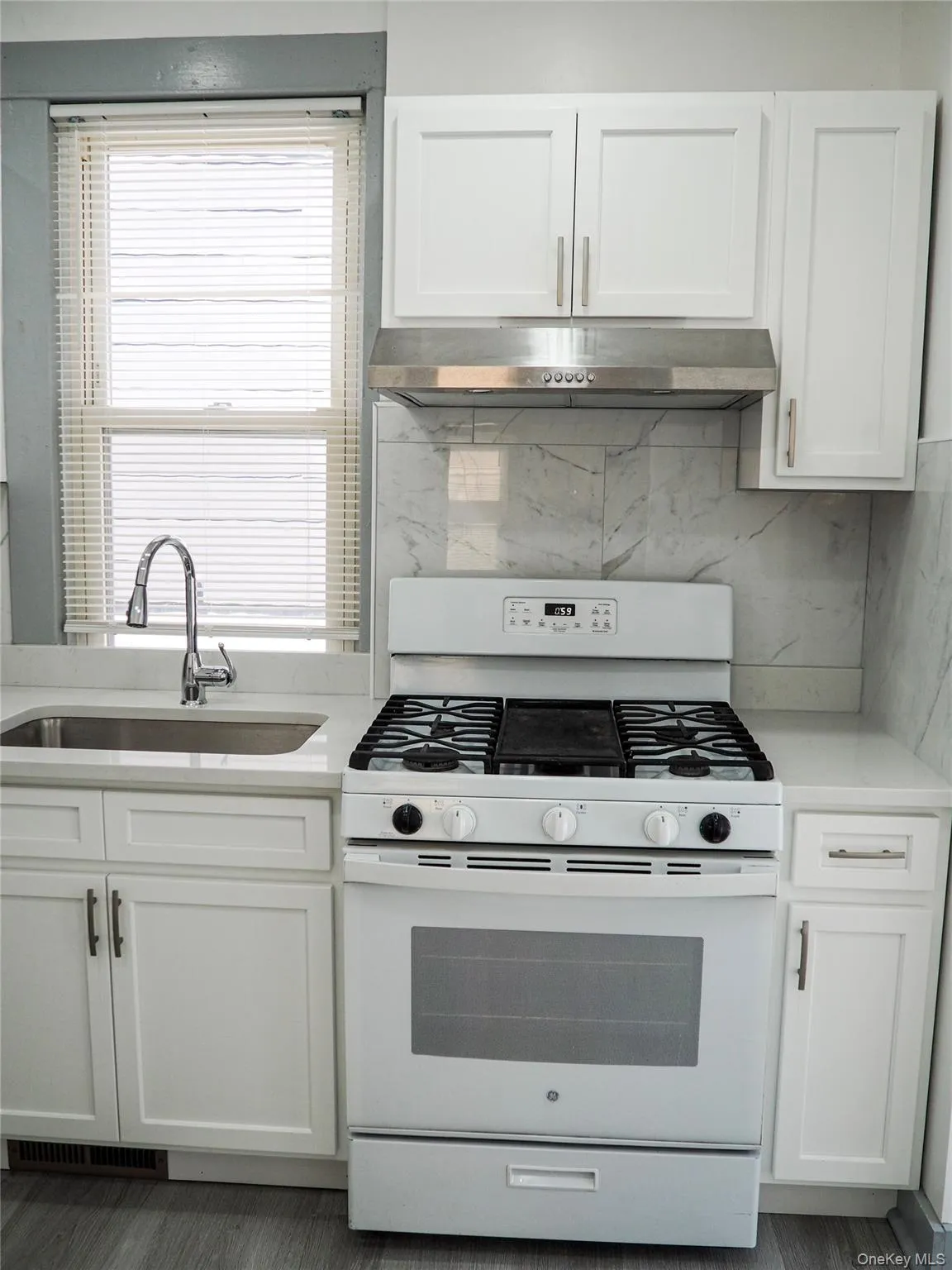 Great meals are yours to prepare on this brand new stove that's included with this rental. Great meals are yours to prepare on this brand new stove that's included with this rental.