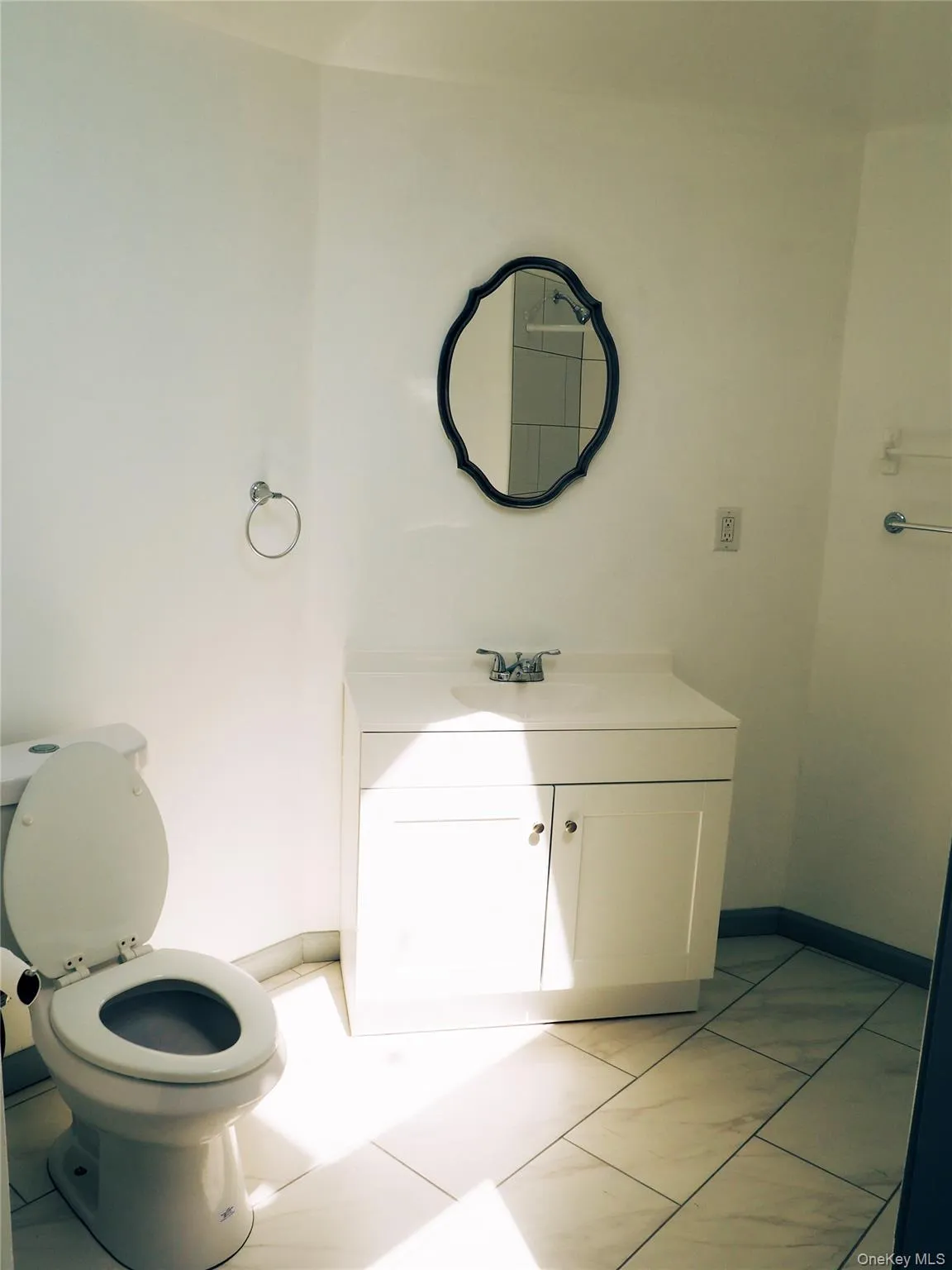 Both the upstairs and downstairs baths are brand new. Both the upstairs and downstairs baths are brand new.