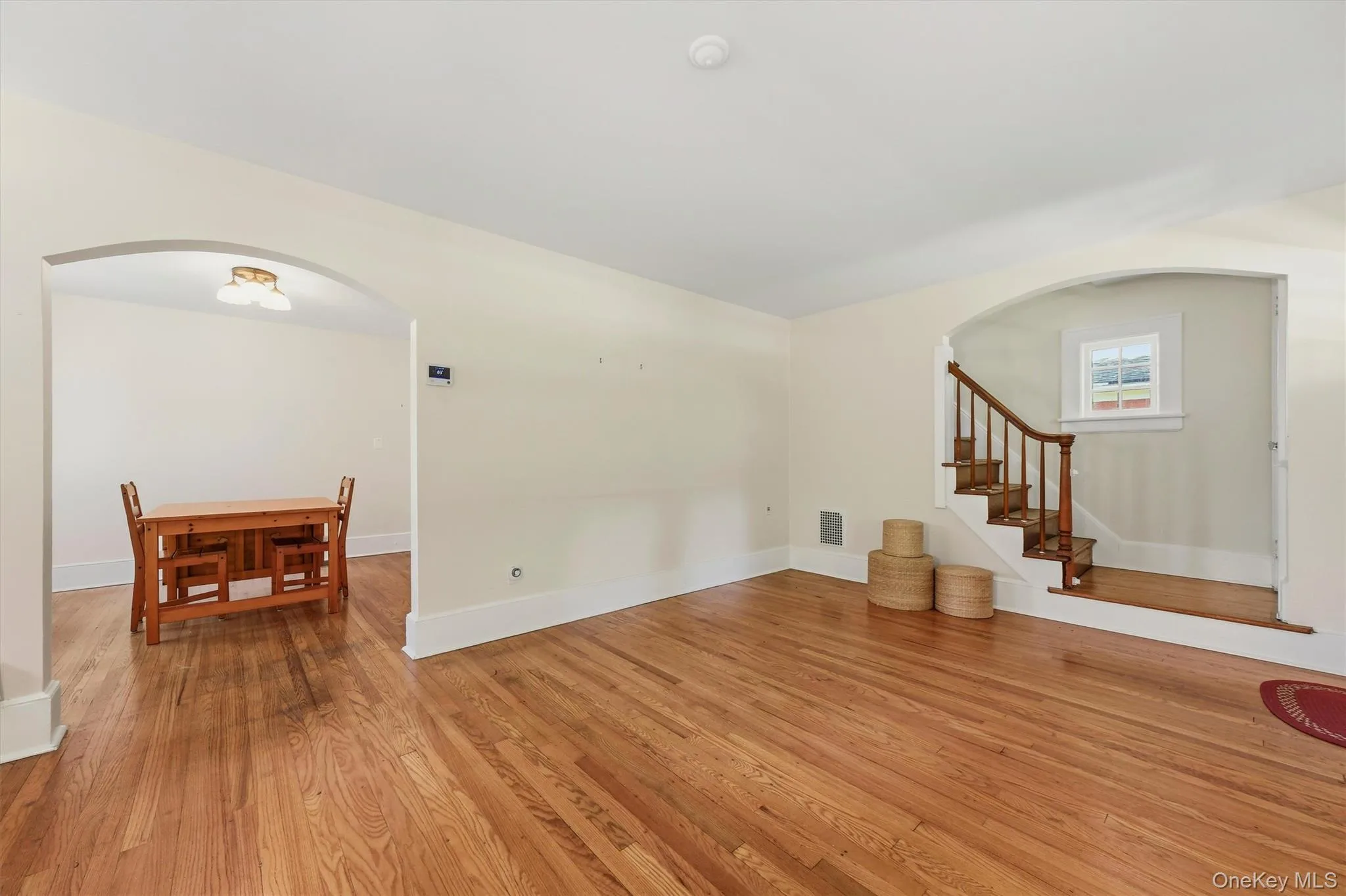 Living room flows into formal d/r Living room flows into formal d/r