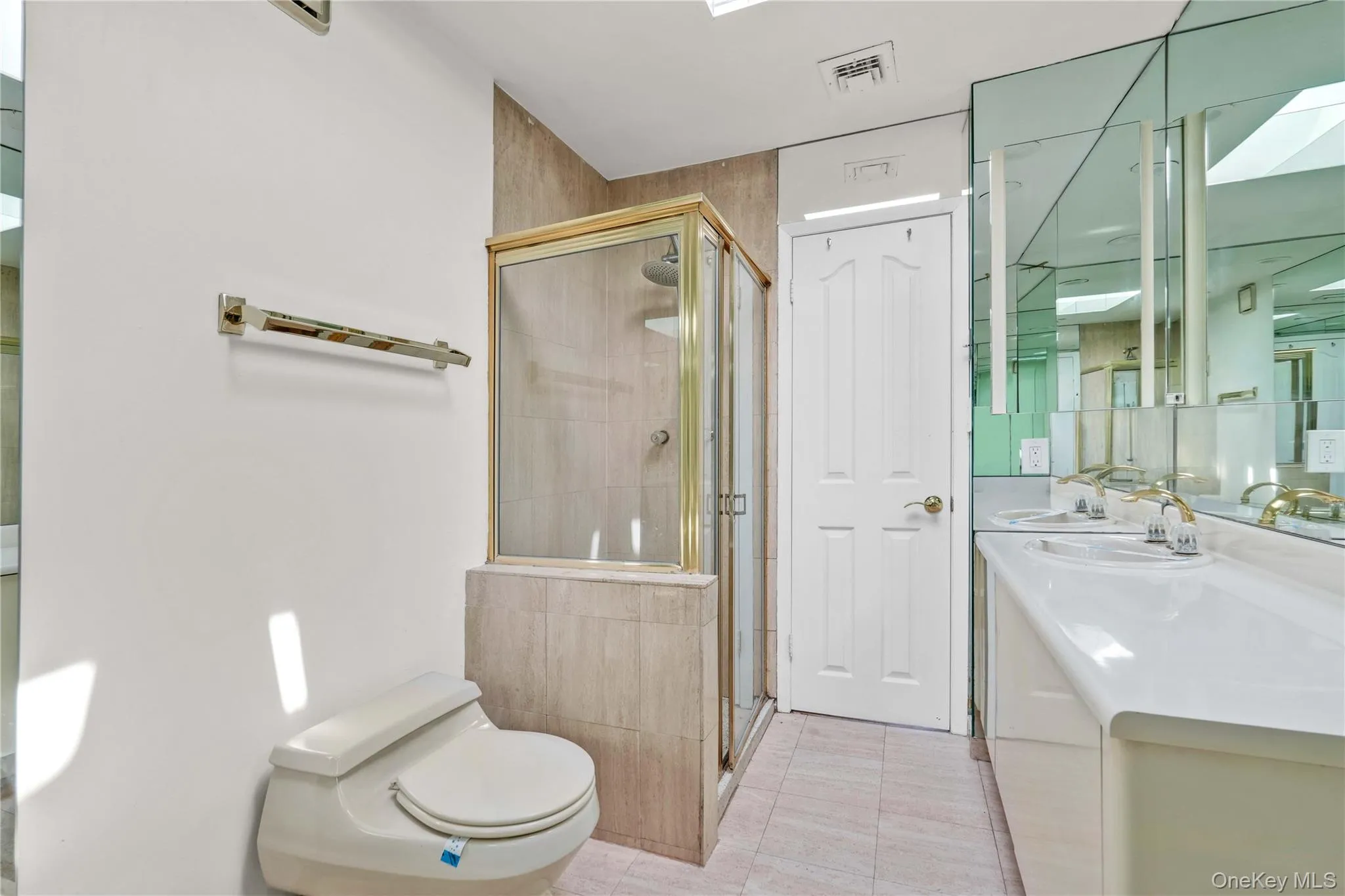 120-09 Riviera Court, New York, NY, 3 Bedrooms Bedrooms, 7 Rooms Rooms,2 BathroomsBathrooms,Residential,For Rent,Riviera,0,1021884 120-09 Riviera Court, New York, NY, 3 Bedrooms Bedrooms, 7 Rooms Rooms,2 BathroomsBathrooms,Residential,For Rent,Riviera,0,1021884