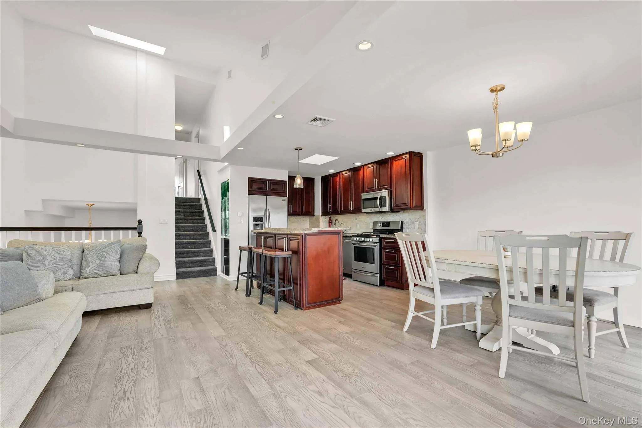 120-09 Riviera Court, New York, NY, 3 Bedrooms Bedrooms, 7 Rooms Rooms,2 BathroomsBathrooms,Residential,For Rent,Riviera,0,1021884 120-09 Riviera Court, New York, NY, 3 Bedrooms Bedrooms, 7 Rooms Rooms,2 BathroomsBathrooms,Residential,For Rent,Riviera,0,1021884