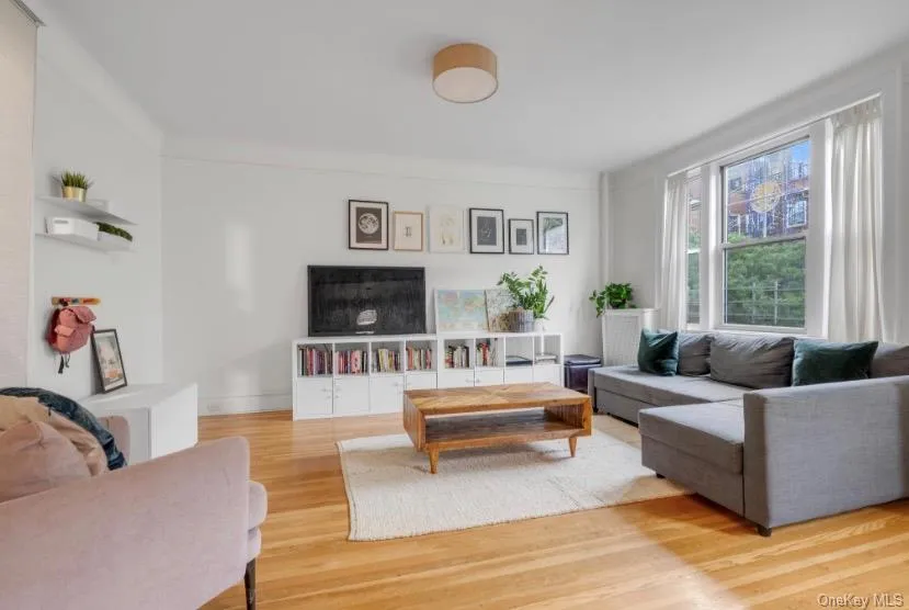 3515 78th Street, New York, NY, 2 Bedrooms Bedrooms, 5 Rooms Rooms,1 BathroomBathrooms,Residential,For Rent,78th,0,1021891 3515 78th Street, New York, NY, 2 Bedrooms Bedrooms, 5 Rooms Rooms,1 BathroomBathrooms,Residential,For Rent,78th,0,1021891