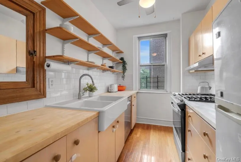 3515 78th Street, New York, NY, 2 Bedrooms Bedrooms, 5 Rooms Rooms,1 BathroomBathrooms,Residential,For Rent,78th,0,1021891 3515 78th Street, New York, NY, 2 Bedrooms Bedrooms, 5 Rooms Rooms,1 BathroomBathrooms,Residential,For Rent,78th,0,1021891