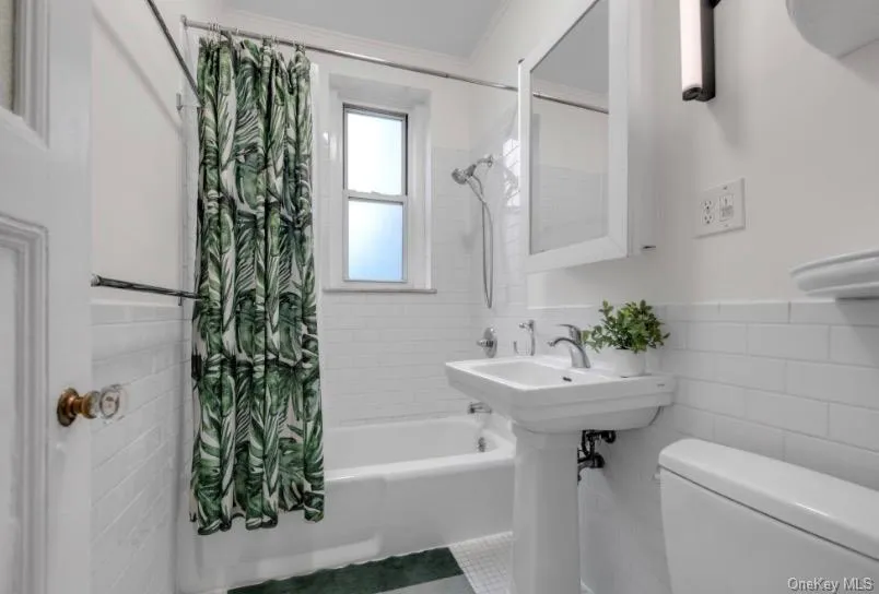 3515 78th Street, New York, NY, 2 Bedrooms Bedrooms, 5 Rooms Rooms,1 BathroomBathrooms,Residential,For Rent,78th,0,1021891 3515 78th Street, New York, NY, 2 Bedrooms Bedrooms, 5 Rooms Rooms,1 BathroomBathrooms,Residential,For Rent,78th,0,1021891
