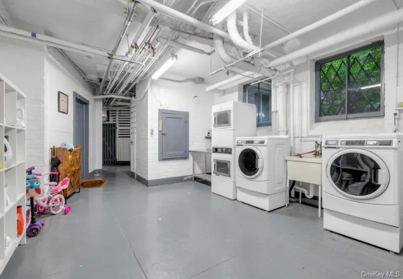 3515 78th Street, New York, NY, 2 Bedrooms Bedrooms, 5 Rooms Rooms,1 BathroomBathrooms,Residential,For Rent,78th,0,1021891 3515 78th Street, New York, NY, 2 Bedrooms Bedrooms, 5 Rooms Rooms,1 BathroomBathrooms,Residential,For Rent,78th,0,1021891
