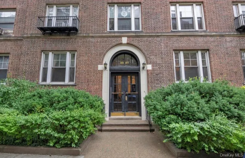 3515 78th Street, New York, NY, 2 Bedrooms Bedrooms, 5 Rooms Rooms,1 BathroomBathrooms,Residential,For Rent,78th,0,1021891 3515 78th Street, New York, NY, 2 Bedrooms Bedrooms, 5 Rooms Rooms,1 BathroomBathrooms,Residential,For Rent,78th,0,1021891