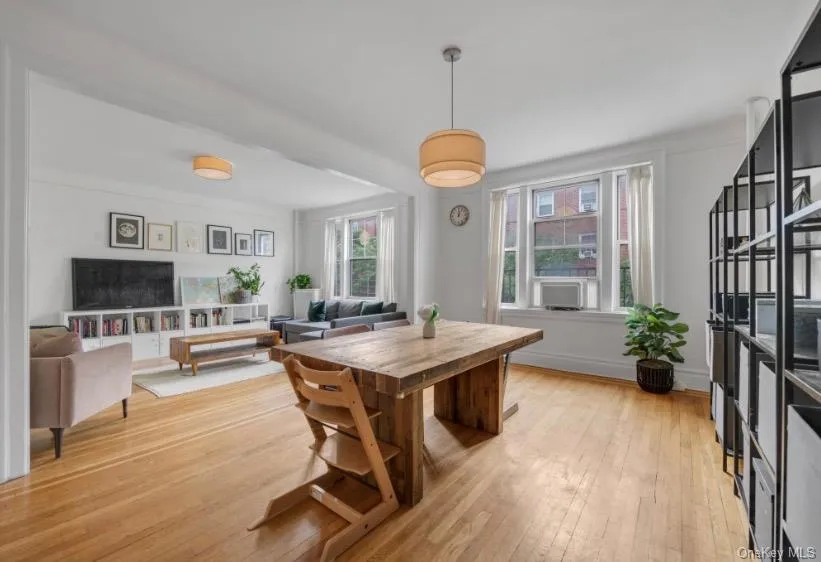 3515 78th Street, New York, NY, 2 Bedrooms Bedrooms, 5 Rooms Rooms,1 BathroomBathrooms,Residential,For Rent,78th,0,1021891 3515 78th Street, New York, NY, 2 Bedrooms Bedrooms, 5 Rooms Rooms,1 BathroomBathrooms,Residential,For Rent,78th,0,1021891
