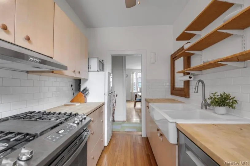 3515 78th Street, New York, NY, 2 Bedrooms Bedrooms, 5 Rooms Rooms,1 BathroomBathrooms,Residential,For Rent,78th,0,1021891 3515 78th Street, New York, NY, 2 Bedrooms Bedrooms, 5 Rooms Rooms,1 BathroomBathrooms,Residential,For Rent,78th,0,1021891