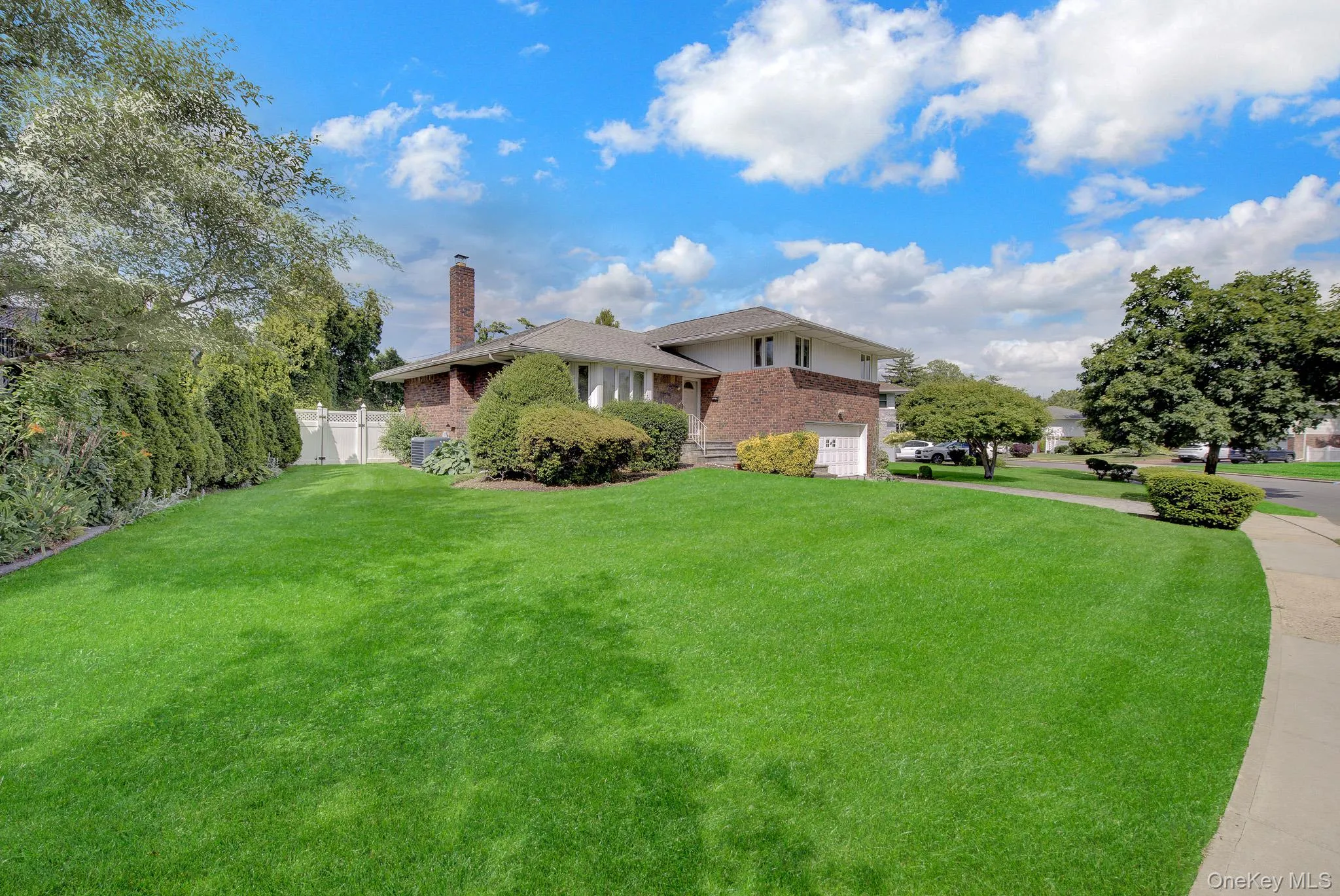 38 Center Drive, Oyster Bay, NY, 3 Bedrooms Bedrooms, 7 Rooms Rooms,2 BathroomsBathrooms,Residential,For Rent,Center,0,1021896 38 Center Drive, Oyster Bay, NY, 3 Bedrooms Bedrooms, 7 Rooms Rooms,2 BathroomsBathrooms,Residential,For Rent,Center,0,1021896