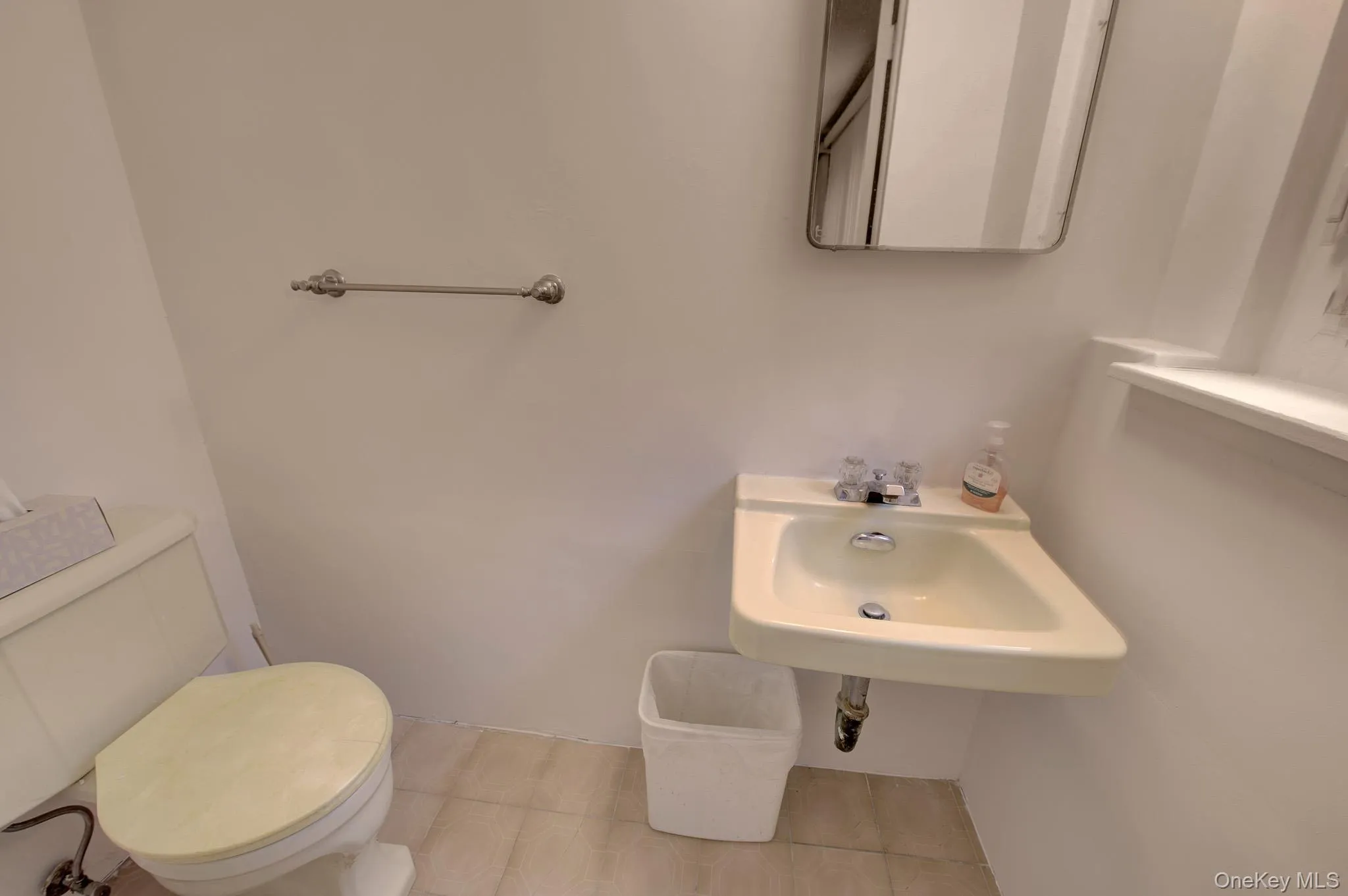 38 Center Drive, Oyster Bay, NY, 3 Bedrooms Bedrooms, 7 Rooms Rooms,2 BathroomsBathrooms,Residential,For Rent,Center,0,1021896 38 Center Drive, Oyster Bay, NY, 3 Bedrooms Bedrooms, 7 Rooms Rooms,2 BathroomsBathrooms,Residential,For Rent,Center,0,1021896