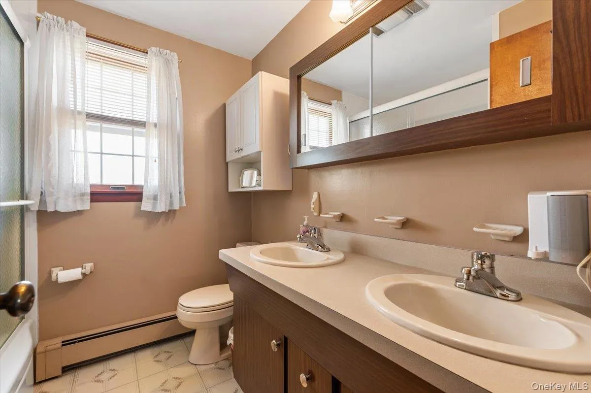 29 Edward Street, Oyster Bay, NY, 4 Bedrooms Bedrooms, 8 Rooms Rooms,2 BathroomsBathrooms,Residential,For Rent,Edward,0,1021902 29 Edward Street, Oyster Bay, NY, 4 Bedrooms Bedrooms, 8 Rooms Rooms,2 BathroomsBathrooms,Residential,For Rent,Edward,0,1021902