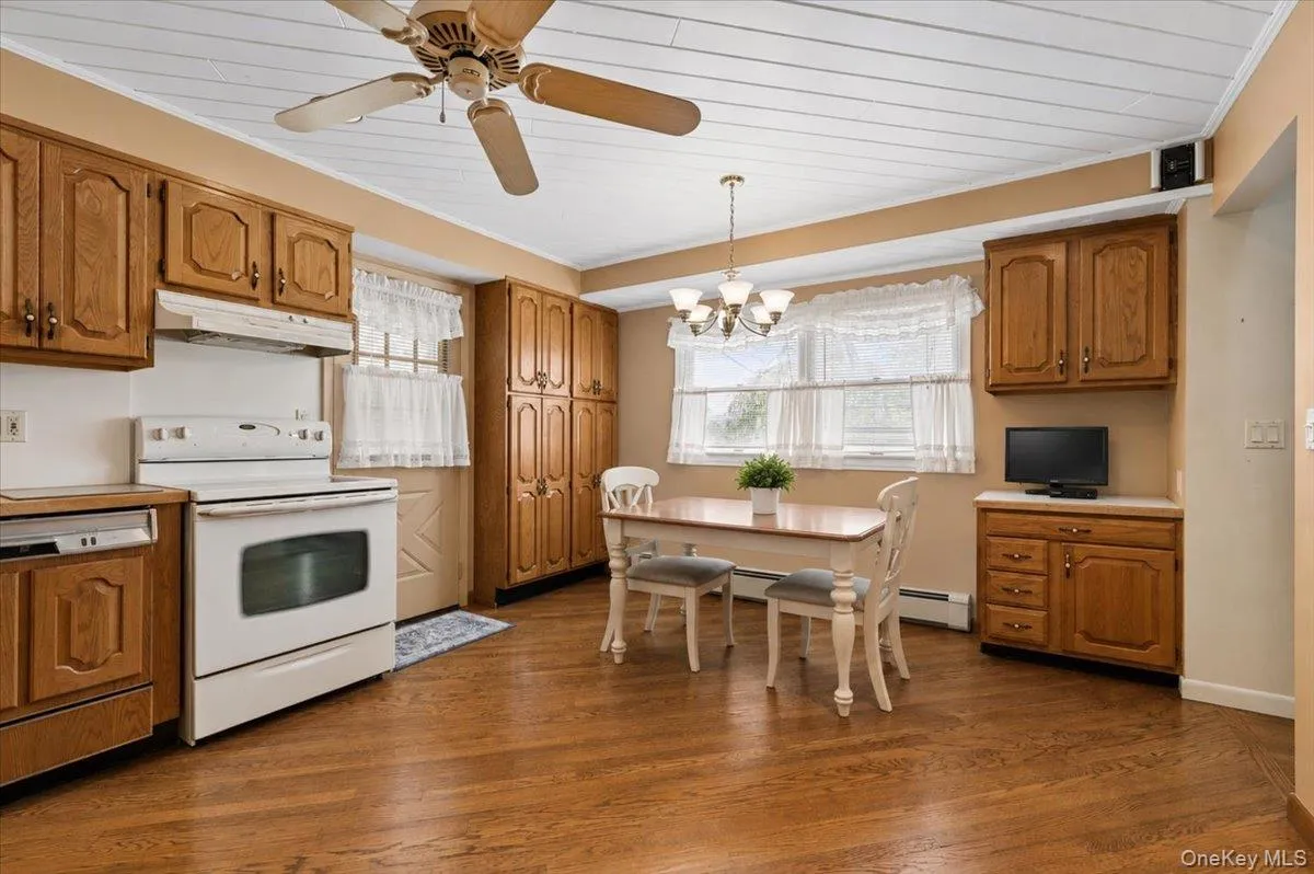 29 Edward Street, Oyster Bay, NY, 4 Bedrooms Bedrooms, 8 Rooms Rooms,2 BathroomsBathrooms,Residential,For Rent,Edward,0,1021902 29 Edward Street, Oyster Bay, NY, 4 Bedrooms Bedrooms, 8 Rooms Rooms,2 BathroomsBathrooms,Residential,For Rent,Edward,0,1021902
