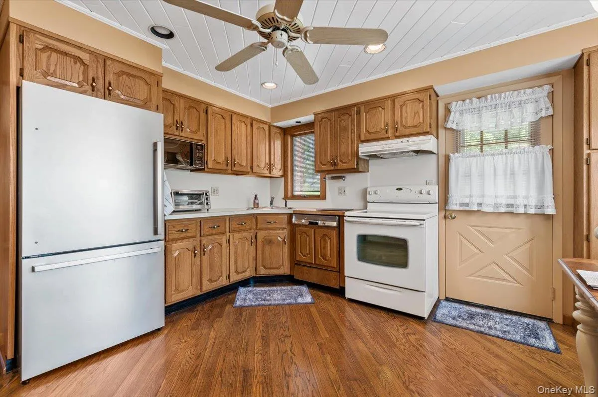 29 Edward Street, Oyster Bay, NY, 4 Bedrooms Bedrooms, 8 Rooms Rooms,2 BathroomsBathrooms,Residential,For Rent,Edward,0,1021902 29 Edward Street, Oyster Bay, NY, 4 Bedrooms Bedrooms, 8 Rooms Rooms,2 BathroomsBathrooms,Residential,For Rent,Edward,0,1021902