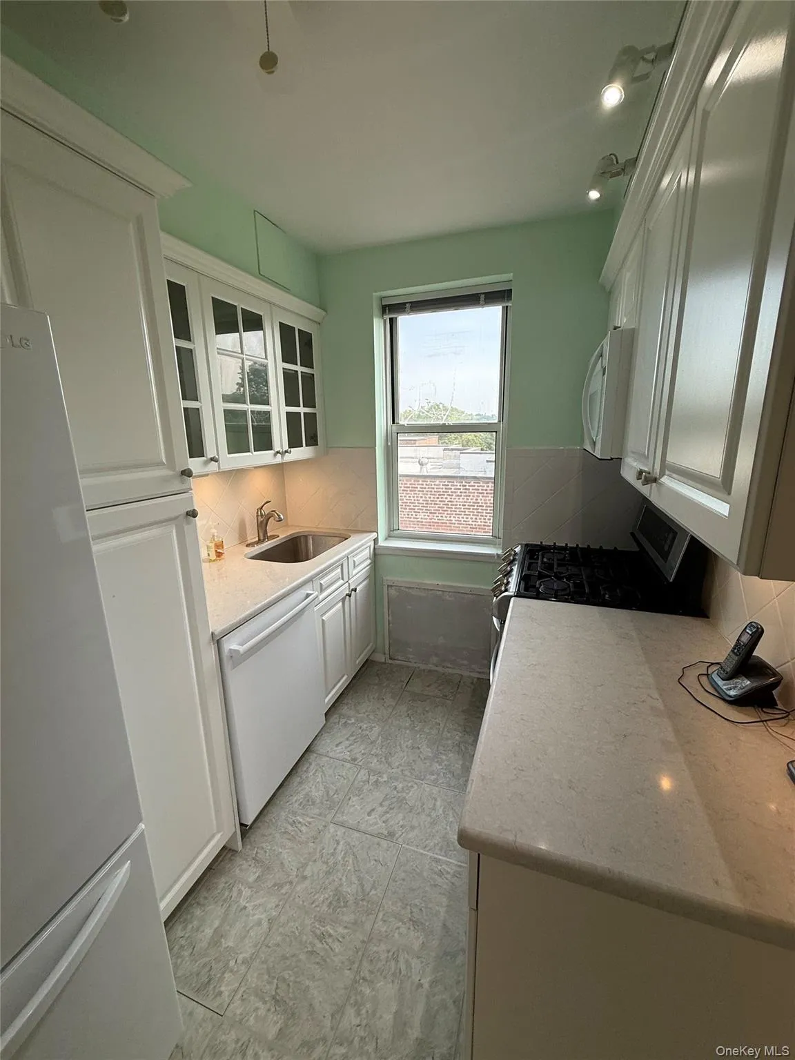 120 Hartsdale Avenue, Greenburgh, NY, 2 Bedrooms Bedrooms, 5 Rooms Rooms,2 BathroomsBathrooms,Residential,For Rent,Avenue,0,1021909 120 Hartsdale Avenue, Greenburgh, NY, 2 Bedrooms Bedrooms, 5 Rooms Rooms,2 BathroomsBathrooms,Residential,For Rent,Avenue,0,1021909