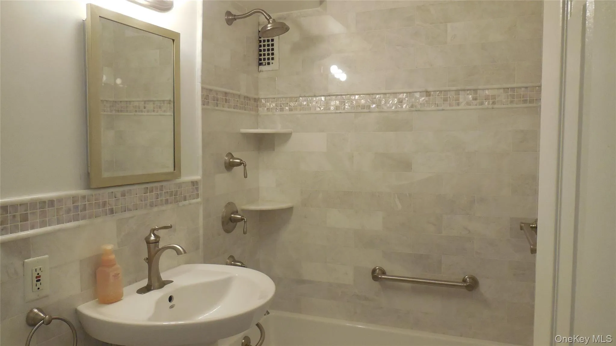 120 Hartsdale Avenue, Greenburgh, NY, 2 Bedrooms Bedrooms, 5 Rooms Rooms,2 BathroomsBathrooms,Residential,For Rent,Avenue,0,1021909 120 Hartsdale Avenue, Greenburgh, NY, 2 Bedrooms Bedrooms, 5 Rooms Rooms,2 BathroomsBathrooms,Residential,For Rent,Avenue,0,1021909