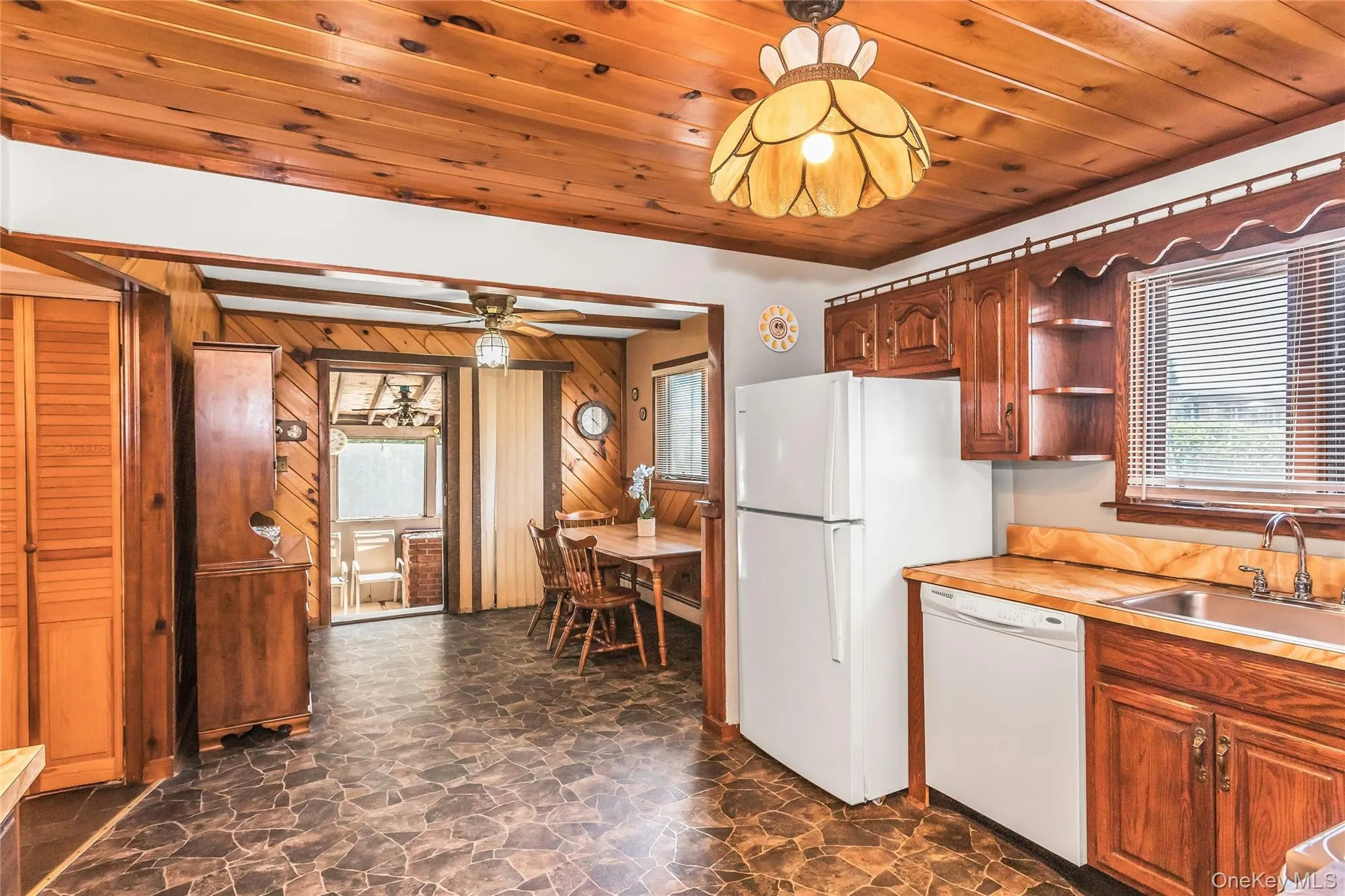 9 Kays Court, Babylon, NY, 2 Bedrooms Bedrooms, 8 Rooms Rooms,1 BathroomBathrooms,Residential,For Rent,Kays,0,1021916 9 Kays Court, Babylon, NY, 2 Bedrooms Bedrooms, 8 Rooms Rooms,1 BathroomBathrooms,Residential,For Rent,Kays,0,1021916