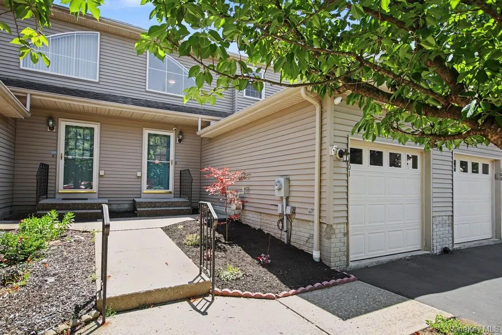 101 Elmcrest Drive, Fishkill, NY, 1 Bedroom Bedrooms, 6 Rooms Rooms,1 BathroomBathrooms,Residential,For Rent,Elmcrest,0,1021918 101 Elmcrest Drive, Fishkill, NY, 1 Bedroom Bedrooms, 6 Rooms Rooms,1 BathroomBathrooms,Residential,For Rent,Elmcrest,0,1021918