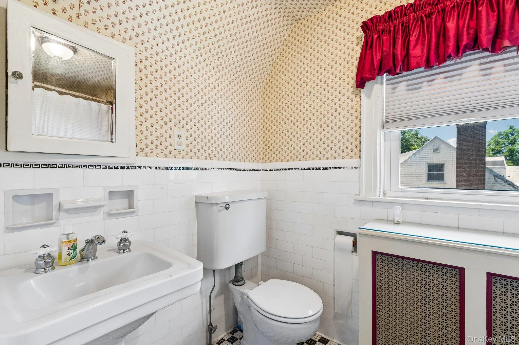 120 William Street, North Hempstead, NY, 3 Bedrooms Bedrooms, 8 Rooms Rooms,2 BathroomsBathrooms,Residential,For Rent,William,0,1021923 120 William Street, North Hempstead, NY, 3 Bedrooms Bedrooms, 8 Rooms Rooms,2 BathroomsBathrooms,Residential,For Rent,William,0,1021923