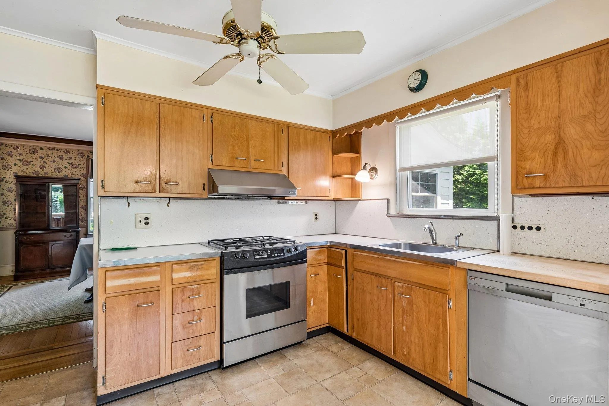 120 William Street, North Hempstead, NY, 3 Bedrooms Bedrooms, 8 Rooms Rooms,2 BathroomsBathrooms,Residential,For Rent,William,0,1021923 120 William Street, North Hempstead, NY, 3 Bedrooms Bedrooms, 8 Rooms Rooms,2 BathroomsBathrooms,Residential,For Rent,William,0,1021923