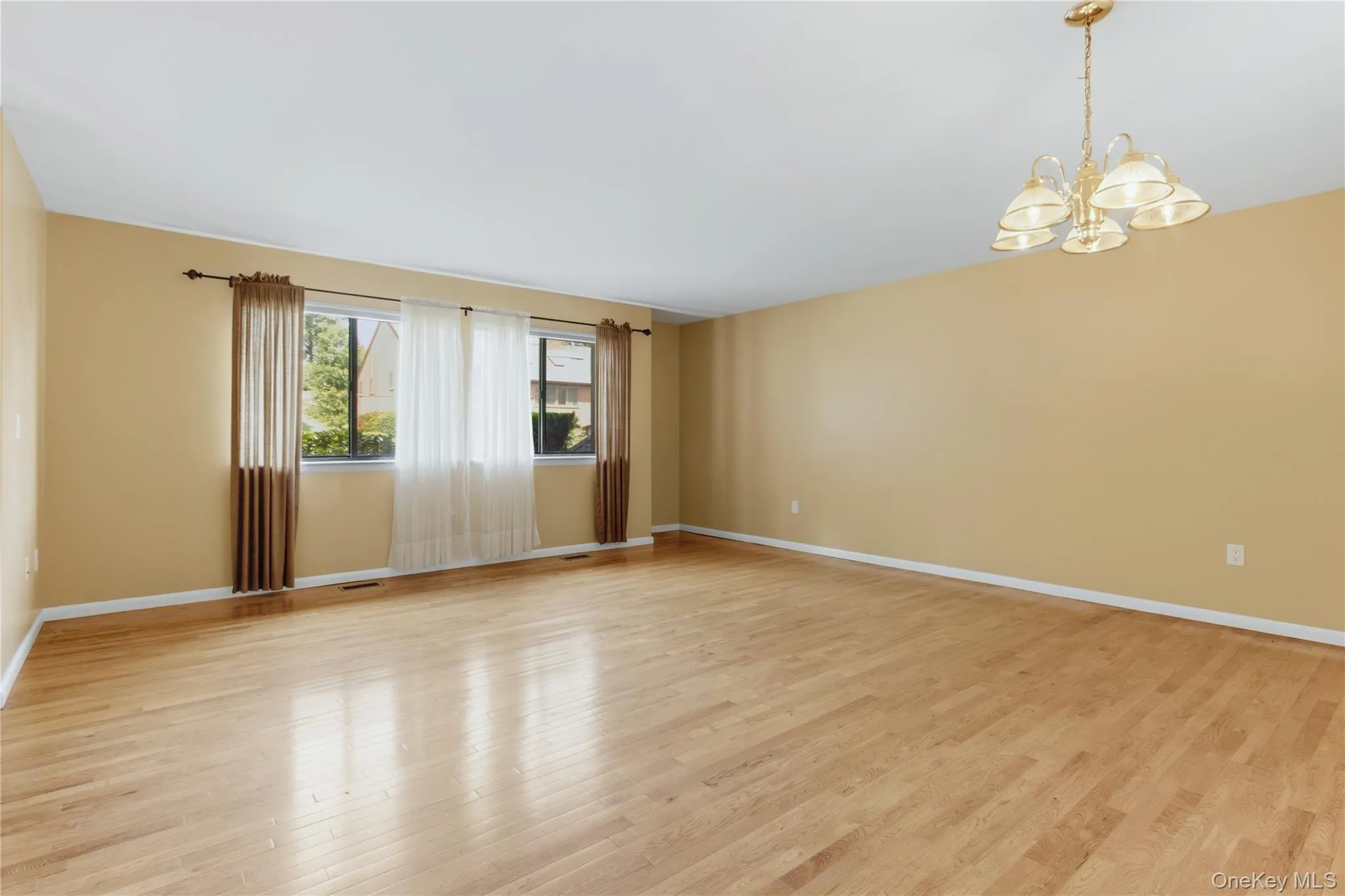 Living/Dining Room Living/Dining Room