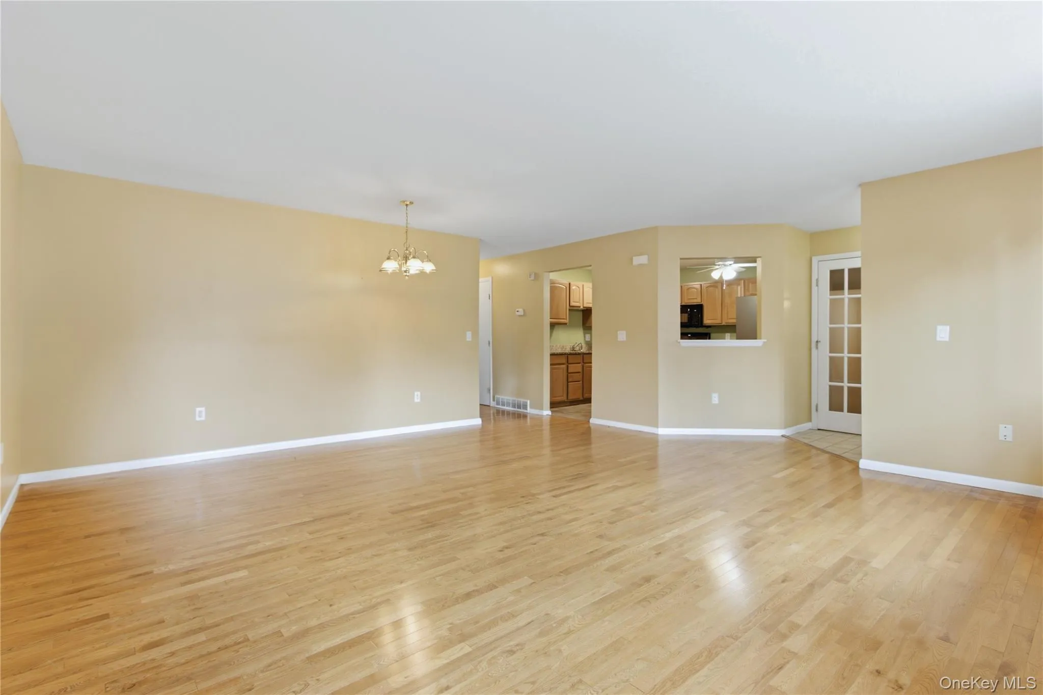 Living/Dining Room Living/Dining Room