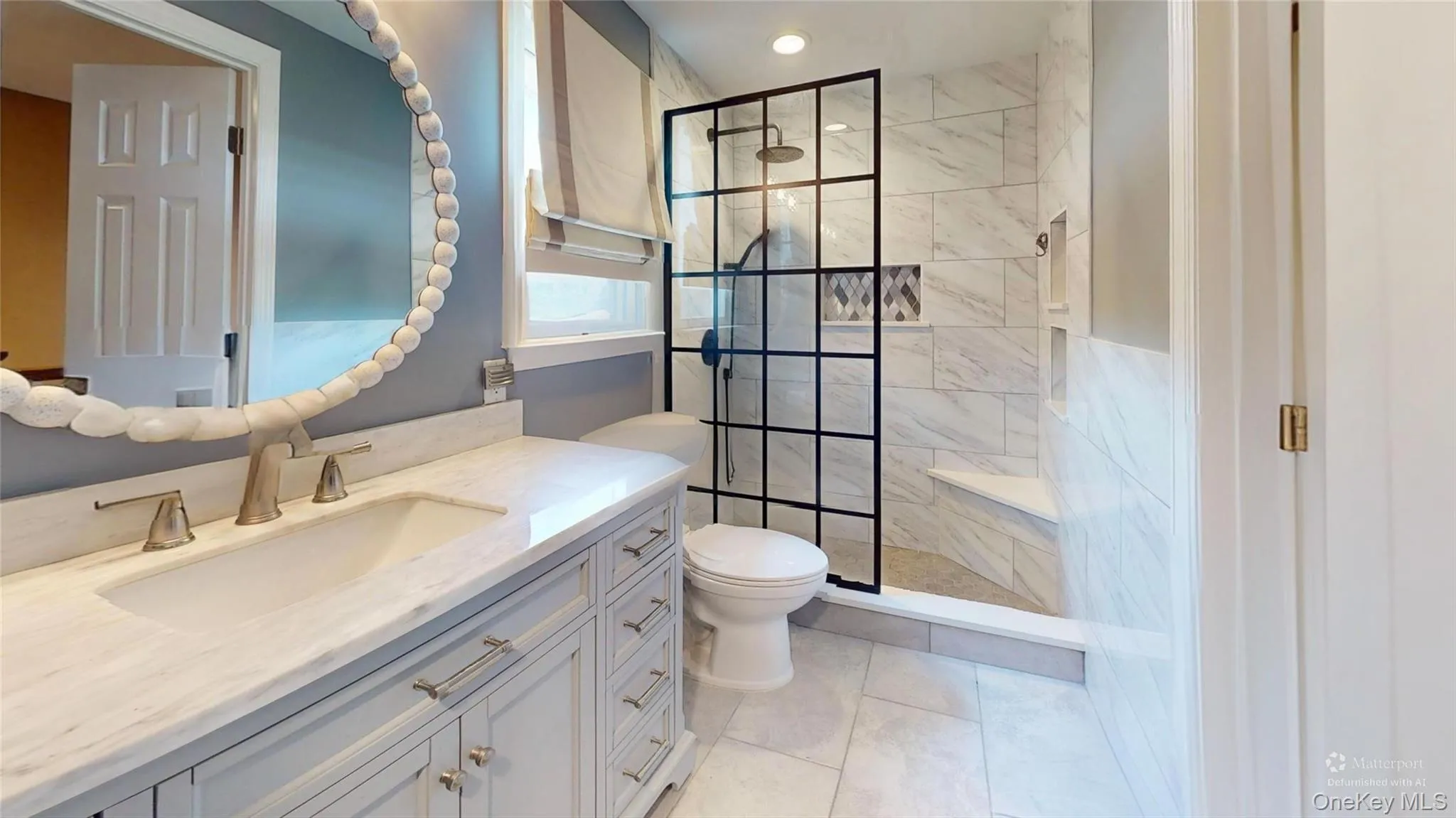 The well-maintained and spotless full bathroom is conveniently located on the upper level. The well-maintained and spotless full bathroom is conveniently located on the upper level.
