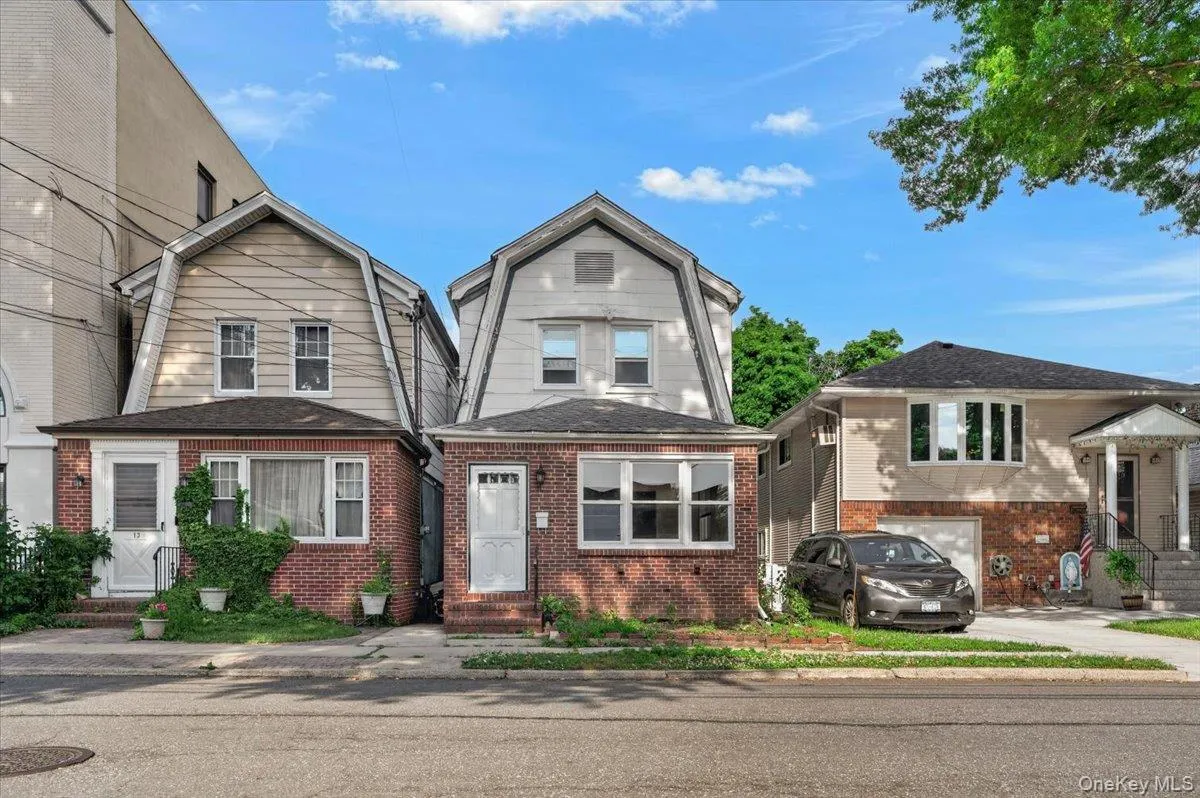 15 Depan Avenue, Hempstead, NY, 3 Bedrooms Bedrooms, 6 Rooms Rooms,2 BathroomsBathrooms,Residential Lease,For Rent,Depan,0,1021948 15 Depan Avenue, Hempstead, NY, 3 Bedrooms Bedrooms, 6 Rooms Rooms,2 BathroomsBathrooms,Residential Lease,For Rent,Depan,0,1021948