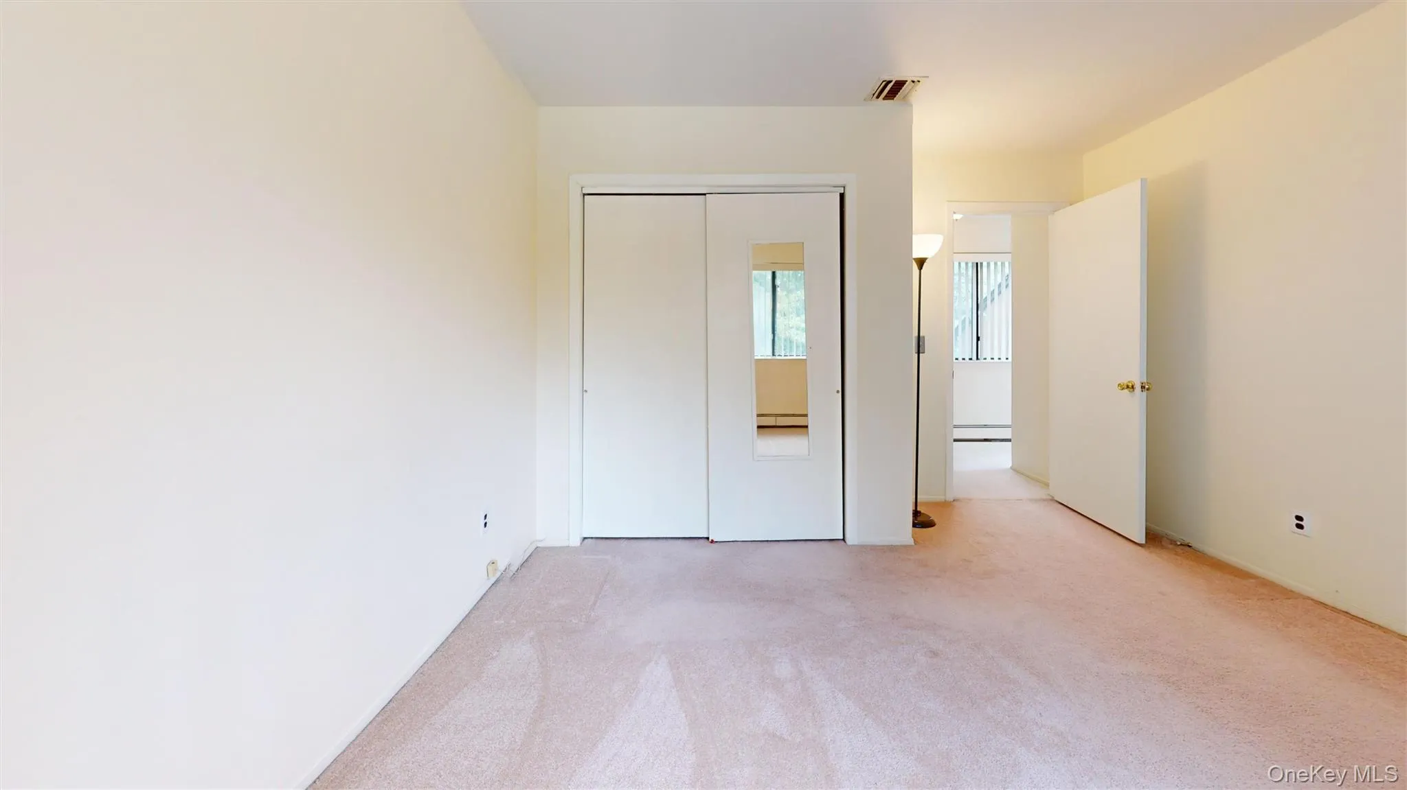 Another 2nd floor bedroom with double-door closets! Another 2nd floor bedroom with double-door closets!
