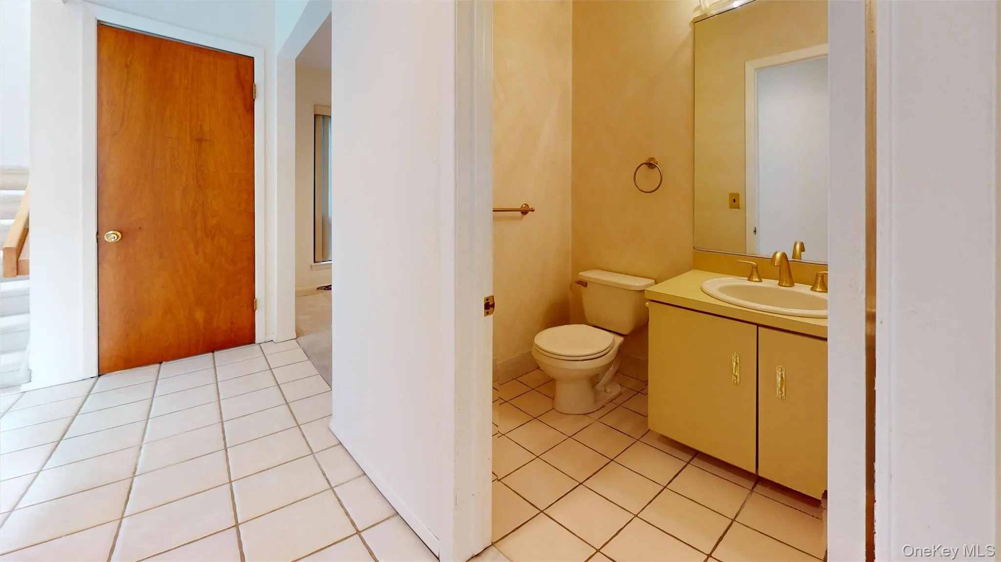 This GUEST half bath is conveniently located just off the living room and office areas, on the main level. This GUEST half bath is conveniently located just off the living room and office areas, on the main level.