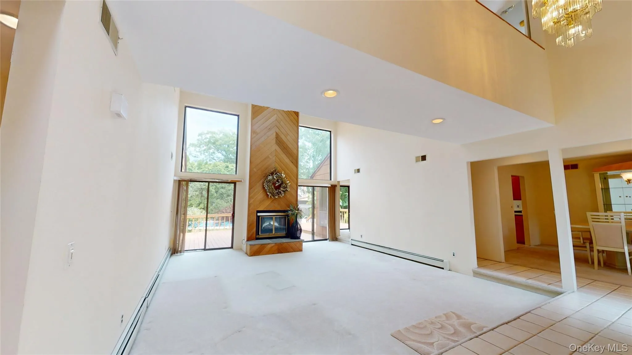 Enjoy the fireplace and its setting, visible from many parts of the house! Enjoy the fireplace and its setting, visible from many parts of the house!