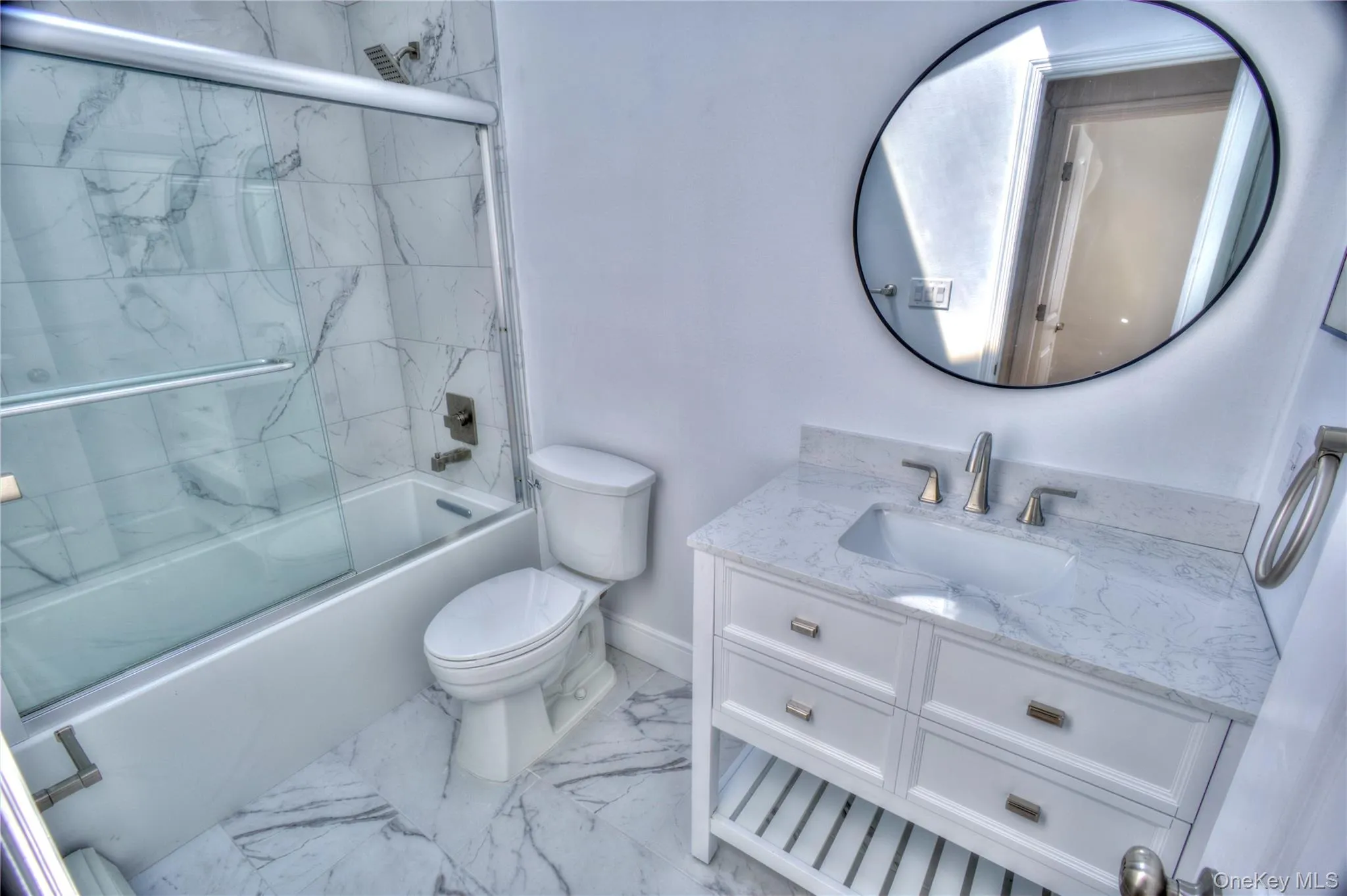 Hallway bathroom - NEWLY RENOVATED Hallway bathroom - NEWLY RENOVATED