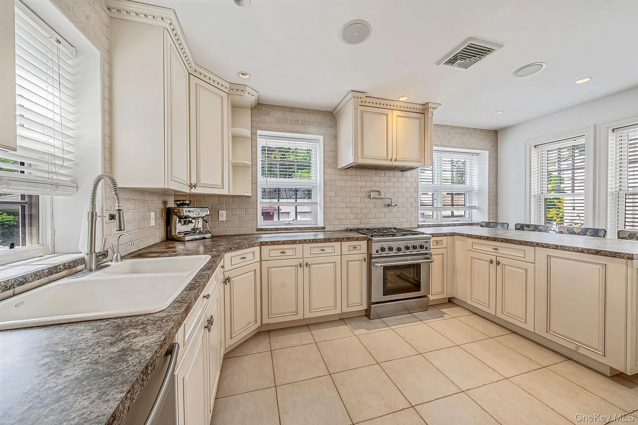 58 85th Street, New York, NY, 4 Bedrooms Bedrooms, 8 Rooms Rooms,2 BathroomsBathrooms,Residential,For Rent,85th,0,1021966 58 85th Street, New York, NY, 4 Bedrooms Bedrooms, 8 Rooms Rooms,2 BathroomsBathrooms,Residential,For Rent,85th,0,1021966