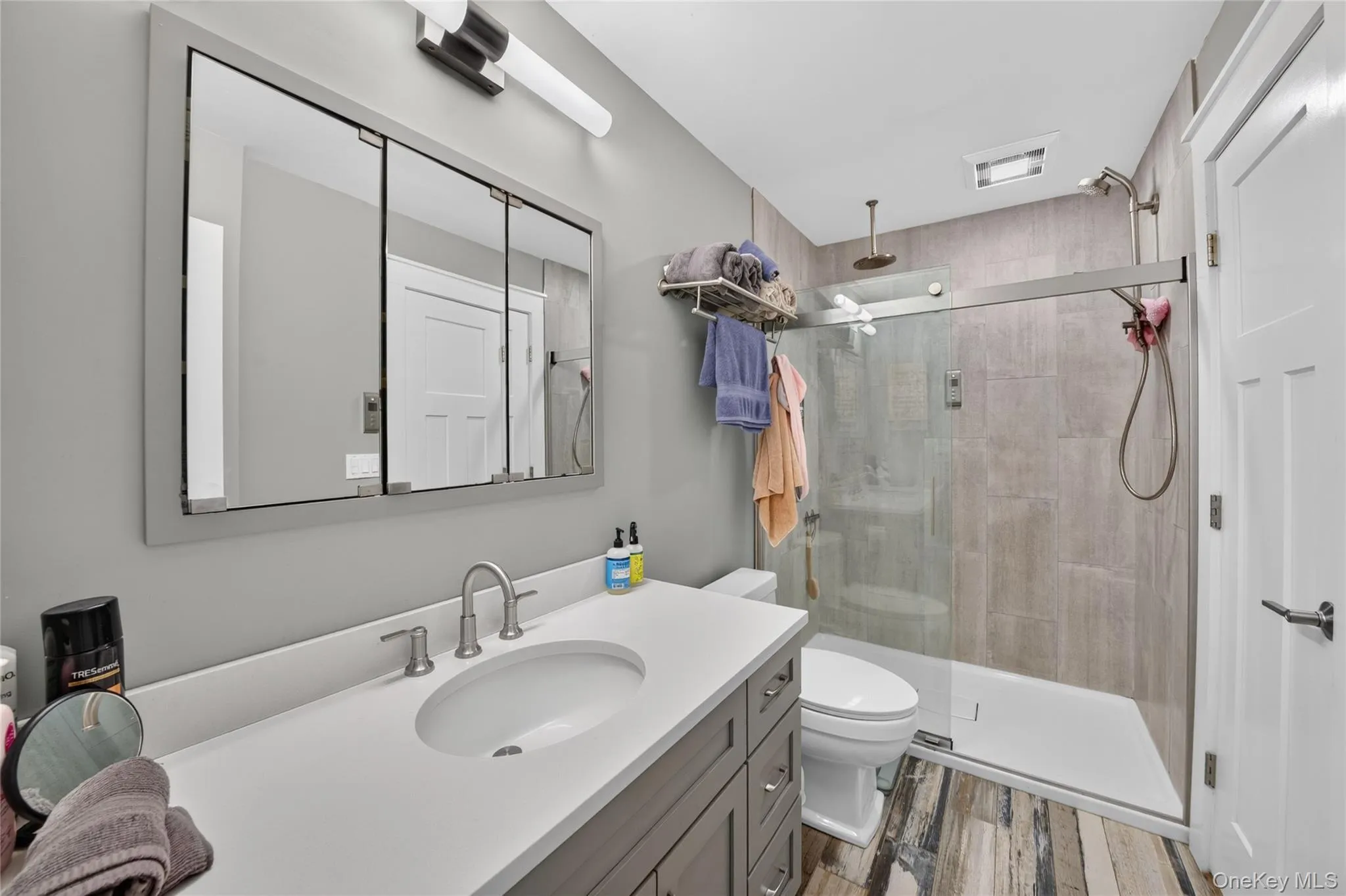 29 Beech Avenue, Brookhaven, NY, 3 Bedrooms Bedrooms, 11 Rooms Rooms,2 BathroomsBathrooms,Residential,For Rent,Beech,0,1021970 29 Beech Avenue, Brookhaven, NY, 3 Bedrooms Bedrooms, 11 Rooms Rooms,2 BathroomsBathrooms,Residential,For Rent,Beech,0,1021970
