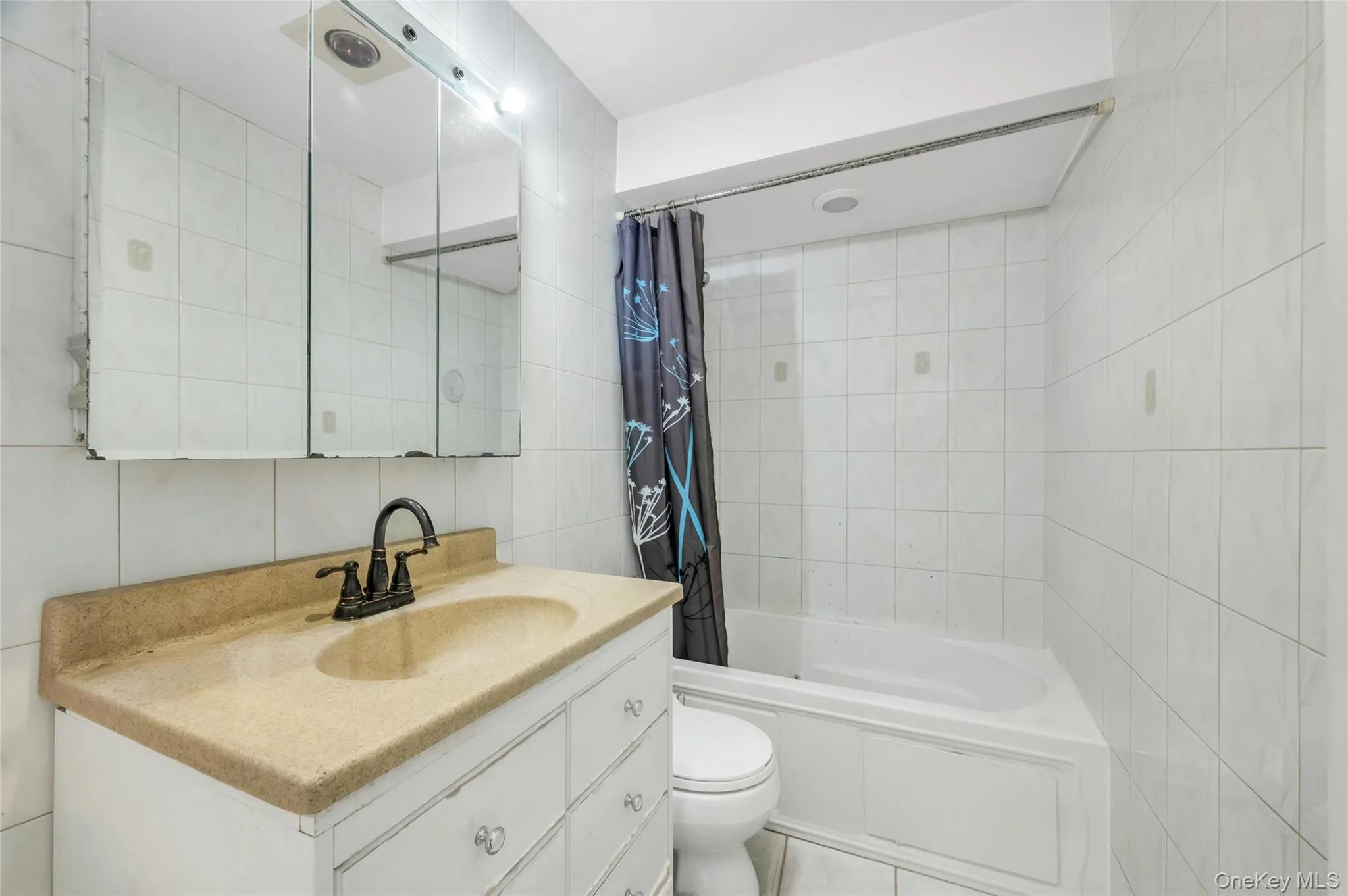 40 Columbia Street, Oyster Bay, NY, 5 Bedrooms Bedrooms, 14 Rooms Rooms,2 BathroomsBathrooms,Residential,For Rent,Columbia,0,1021975 40 Columbia Street, Oyster Bay, NY, 5 Bedrooms Bedrooms, 14 Rooms Rooms,2 BathroomsBathrooms,Residential,For Rent,Columbia,0,1021975