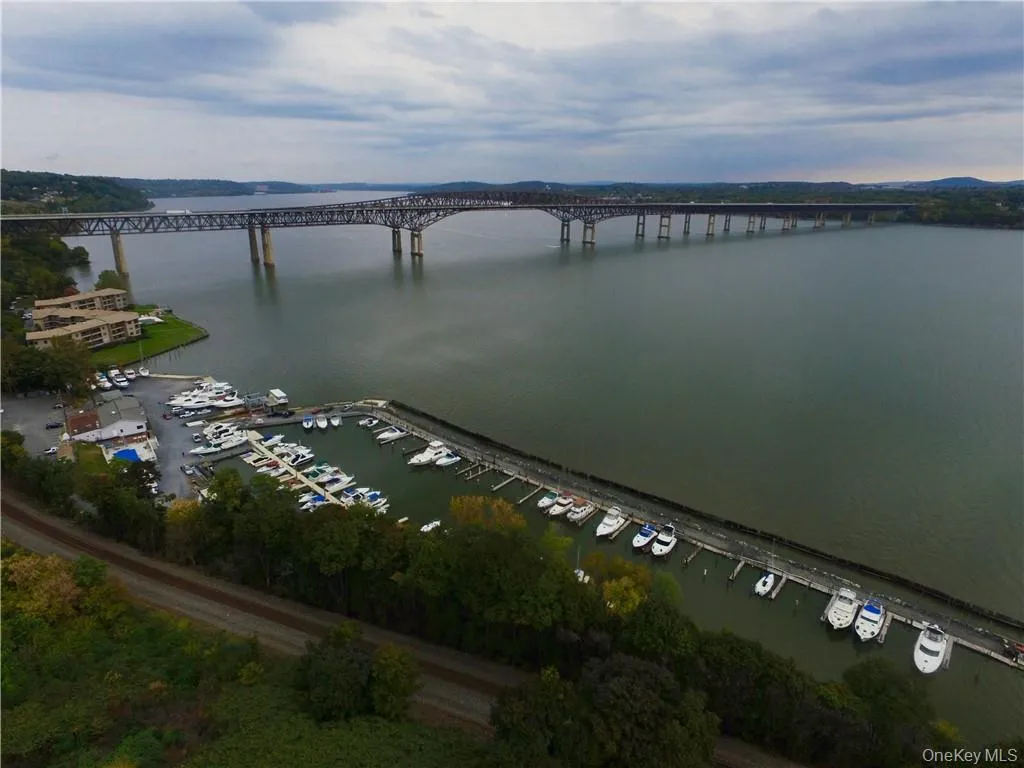 Spectagula view of the hudson river and Newburggh/Beacon bridge. Spectagula view of the hudson river and Newburggh/Beacon bridge.