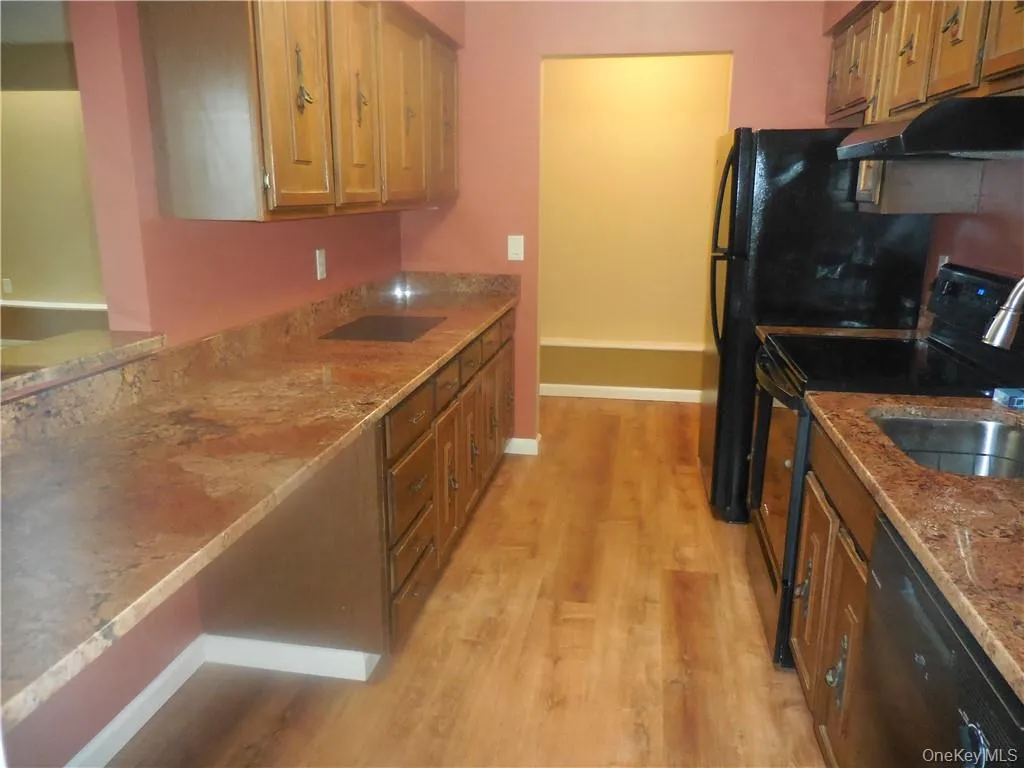 Kitchen with kitchen appliances;Oven/range, dishwasher and refrigerator. Kitchen with kitchen appliances;Oven/range, dishwasher and refrigerator.