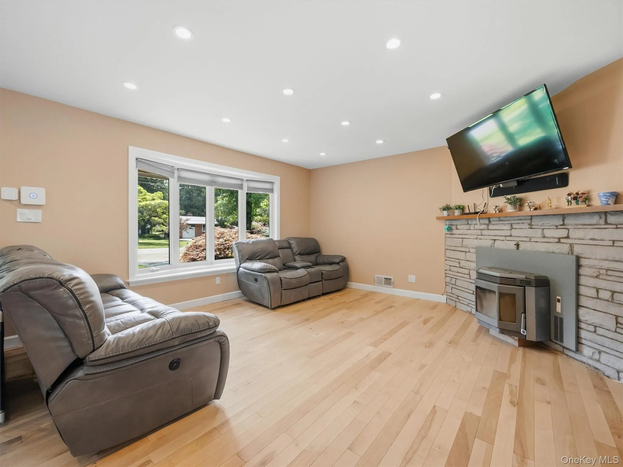 15 Summit Avenue, Ramapo, NY, 3 Bedrooms Bedrooms, 8 Rooms Rooms,1 BathroomBathrooms,Residential,For Rent,Summit,0,1021985 15 Summit Avenue, Ramapo, NY, 3 Bedrooms Bedrooms, 8 Rooms Rooms,1 BathroomBathrooms,Residential,For Rent,Summit,0,1021985