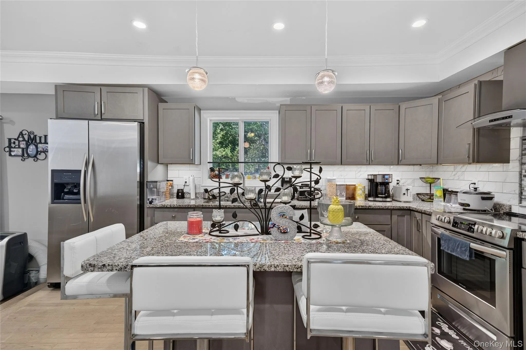 208 Newburgh Avenue, Brookhaven, NY, 6 Bedrooms Bedrooms, 12 Rooms Rooms,3 BathroomsBathrooms,Residential,For Rent,Newburgh,0,1021990 208 Newburgh Avenue, Brookhaven, NY, 6 Bedrooms Bedrooms, 12 Rooms Rooms,3 BathroomsBathrooms,Residential,For Rent,Newburgh,0,1021990