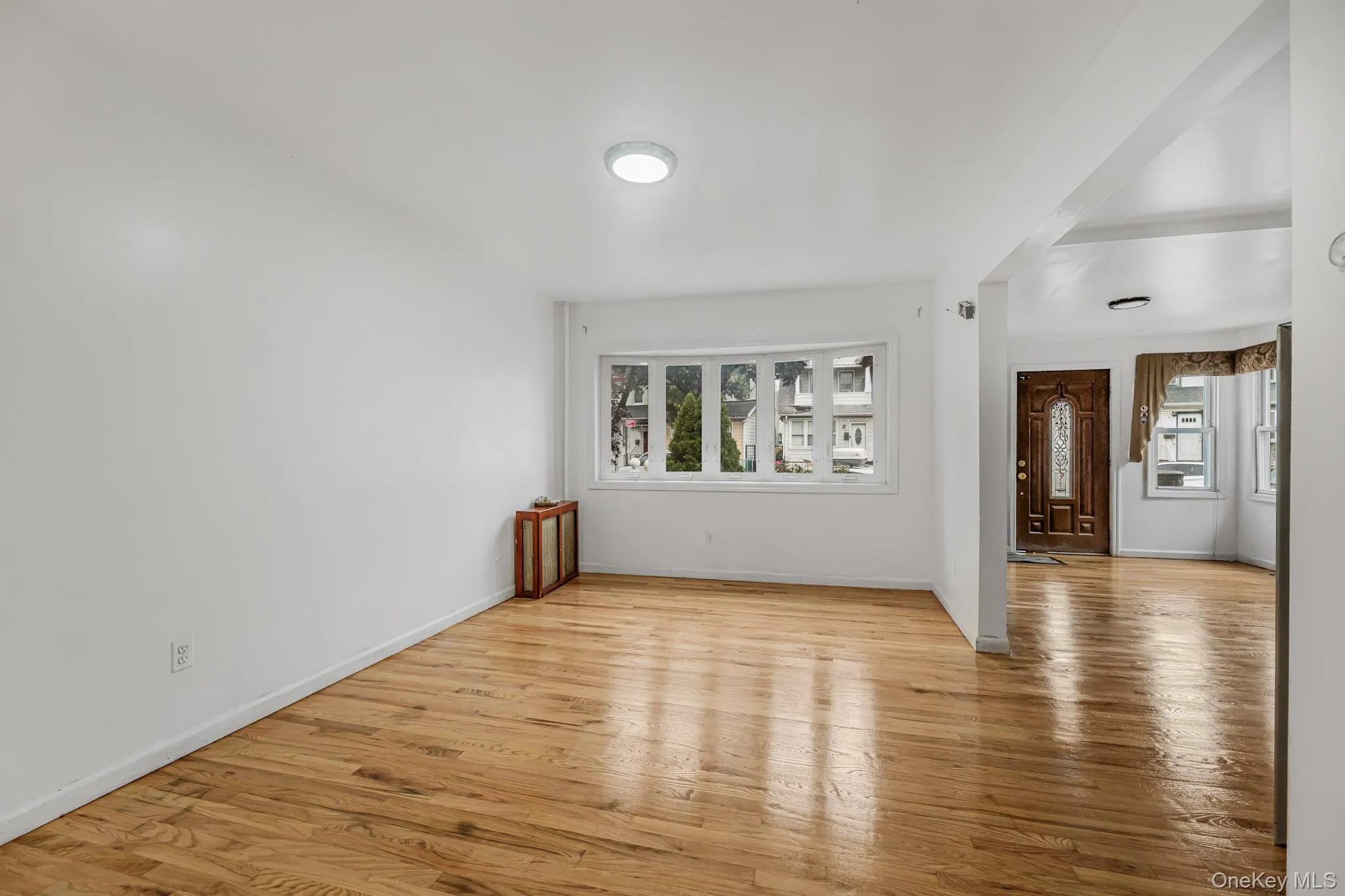 9006 107th Avenue, New York, NY, 4 Bedrooms Bedrooms, 6 Rooms Rooms,2 BathroomsBathrooms,Residential,For Rent,107th,0,1021993 9006 107th Avenue, New York, NY, 4 Bedrooms Bedrooms, 6 Rooms Rooms,2 BathroomsBathrooms,Residential,For Rent,107th,0,1021993
