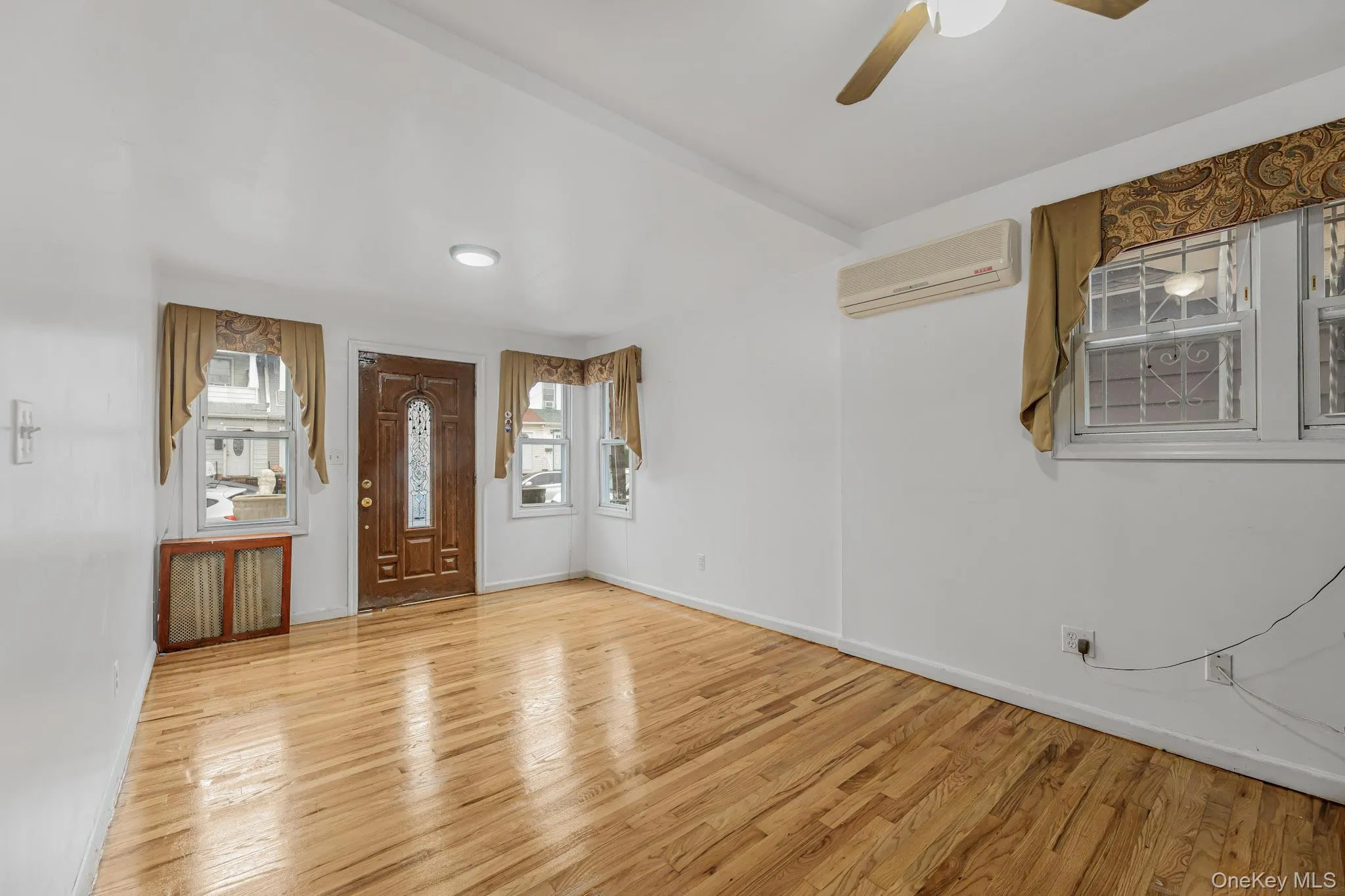 9006 107th Avenue, New York, NY, 4 Bedrooms Bedrooms, 6 Rooms Rooms,2 BathroomsBathrooms,Residential,For Rent,107th,0,1021993 9006 107th Avenue, New York, NY, 4 Bedrooms Bedrooms, 6 Rooms Rooms,2 BathroomsBathrooms,Residential,For Rent,107th,0,1021993