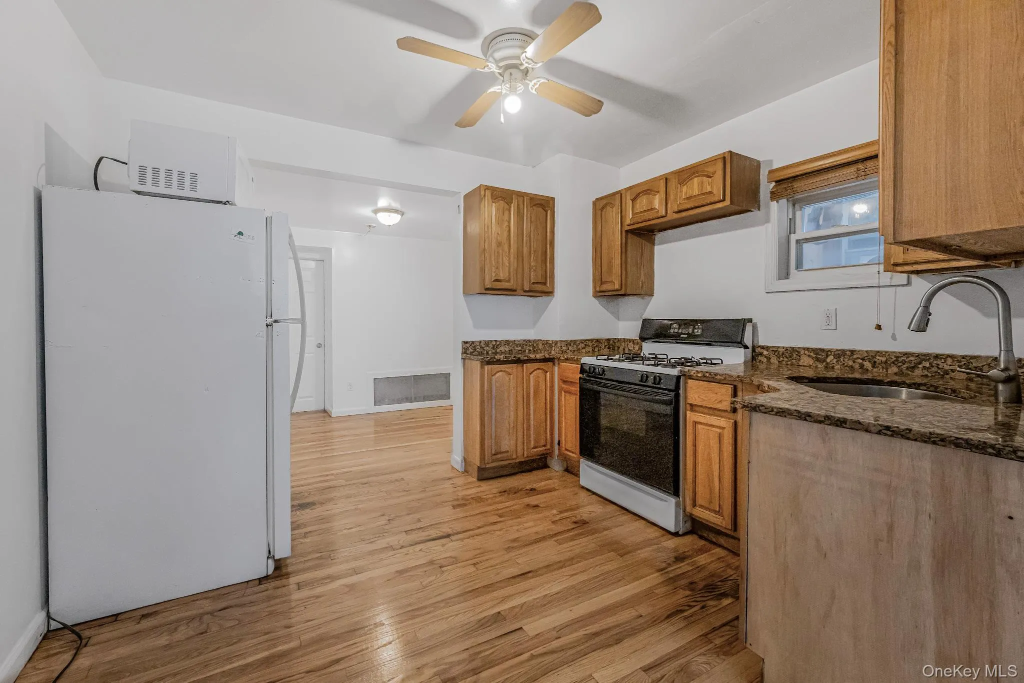 9006 107th Avenue, New York, NY, 4 Bedrooms Bedrooms, 6 Rooms Rooms,2 BathroomsBathrooms,Residential,For Rent,107th,0,1021993 9006 107th Avenue, New York, NY, 4 Bedrooms Bedrooms, 6 Rooms Rooms,2 BathroomsBathrooms,Residential,For Rent,107th,0,1021993