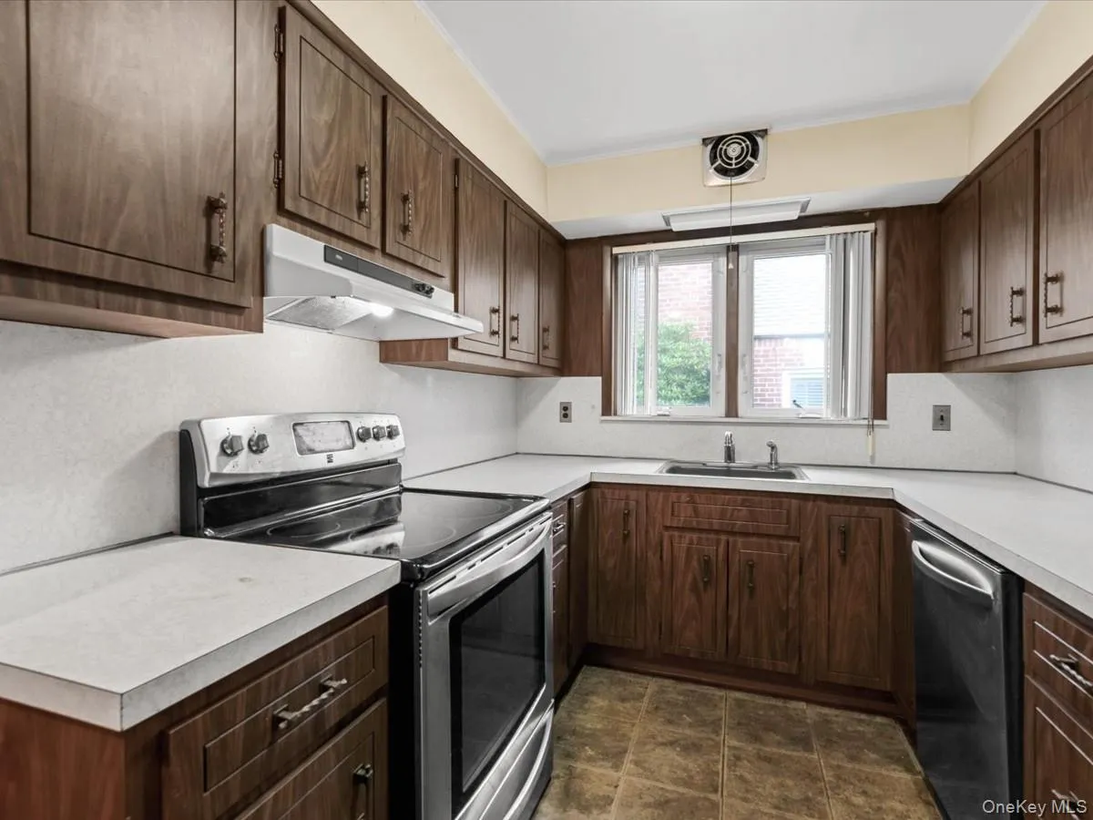 8026 217th Street, New York, NY, 5 Bedrooms Bedrooms, 12 Rooms Rooms,3 BathroomsBathrooms,Residential,For Rent,217th,0,1021999 8026 217th Street, New York, NY, 5 Bedrooms Bedrooms, 12 Rooms Rooms,3 BathroomsBathrooms,Residential,For Rent,217th,0,1021999